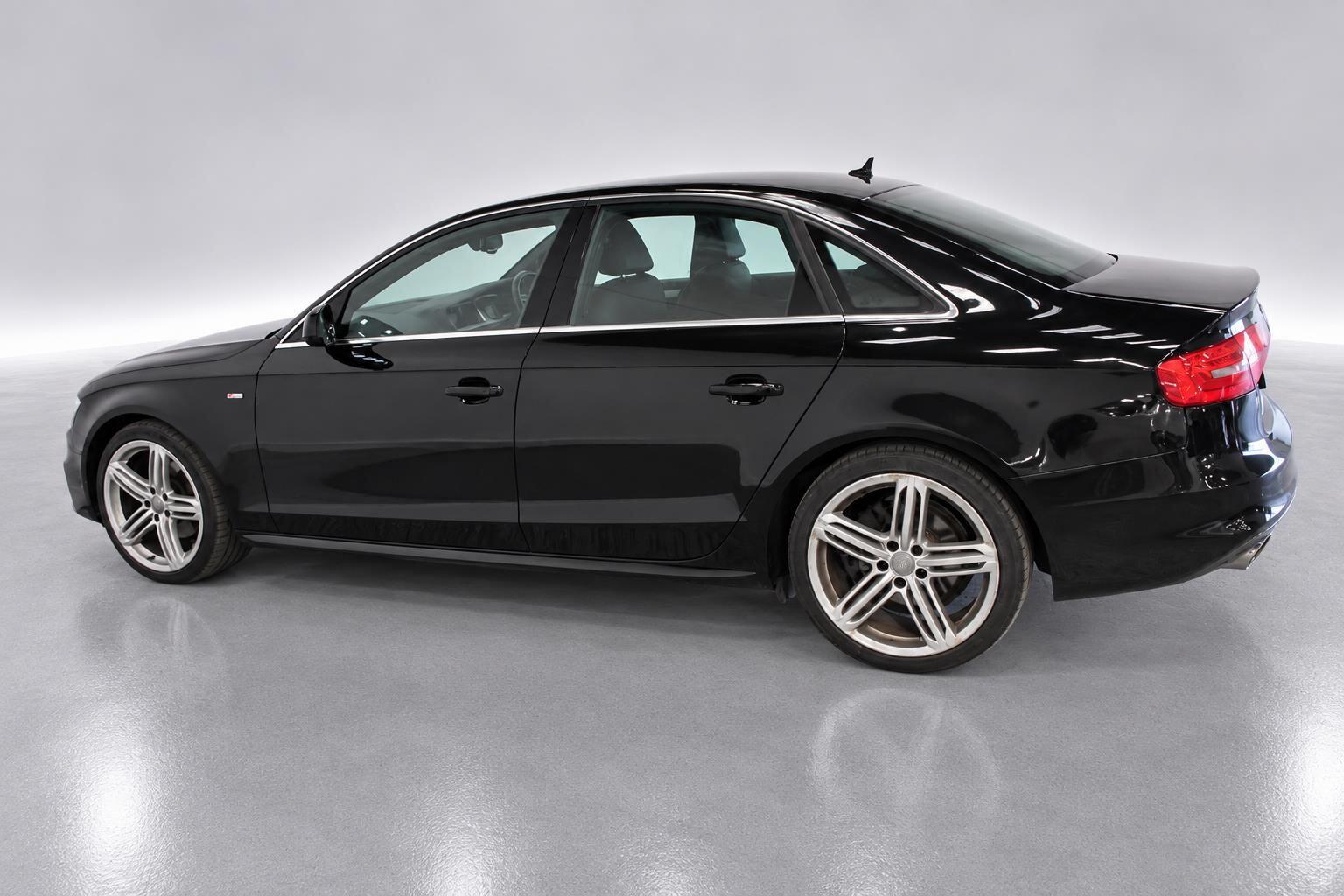 Audi A4 view 10