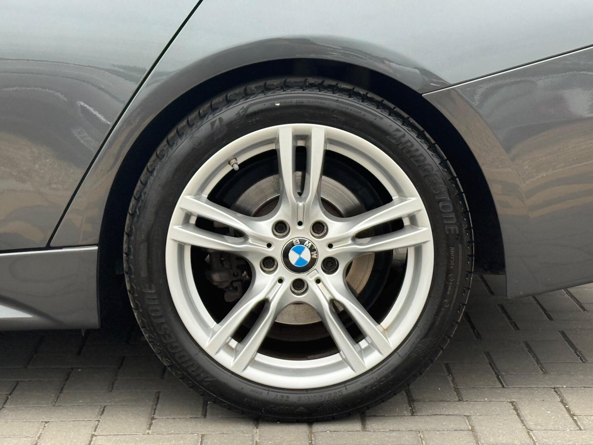BMW 3 Series view 14