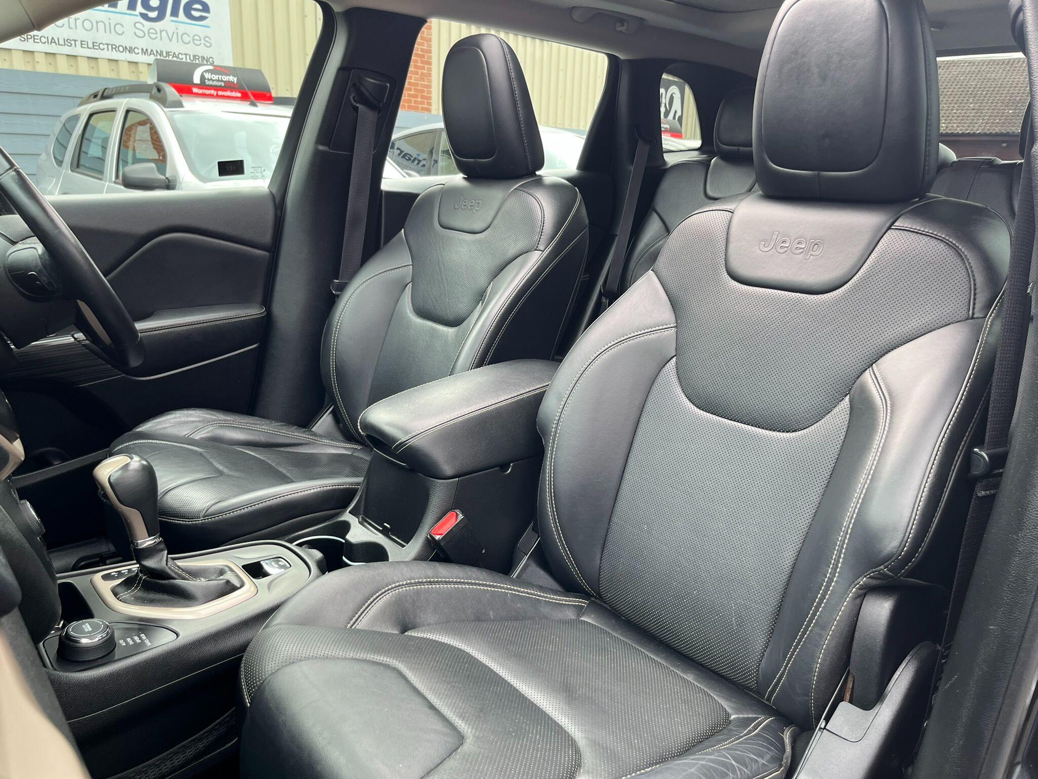 Jeep Cherokee view 43