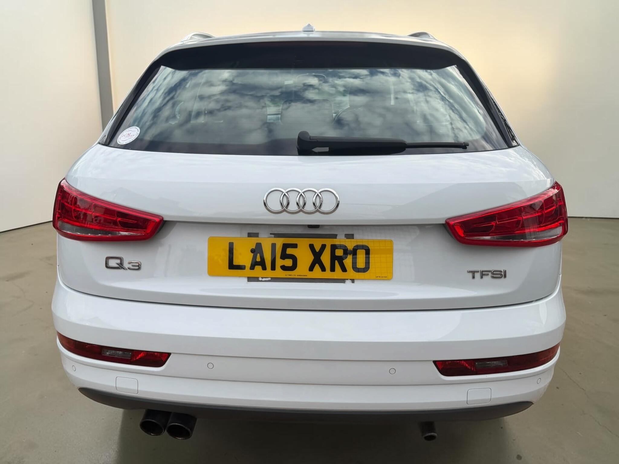 Audi Q3 view 19
