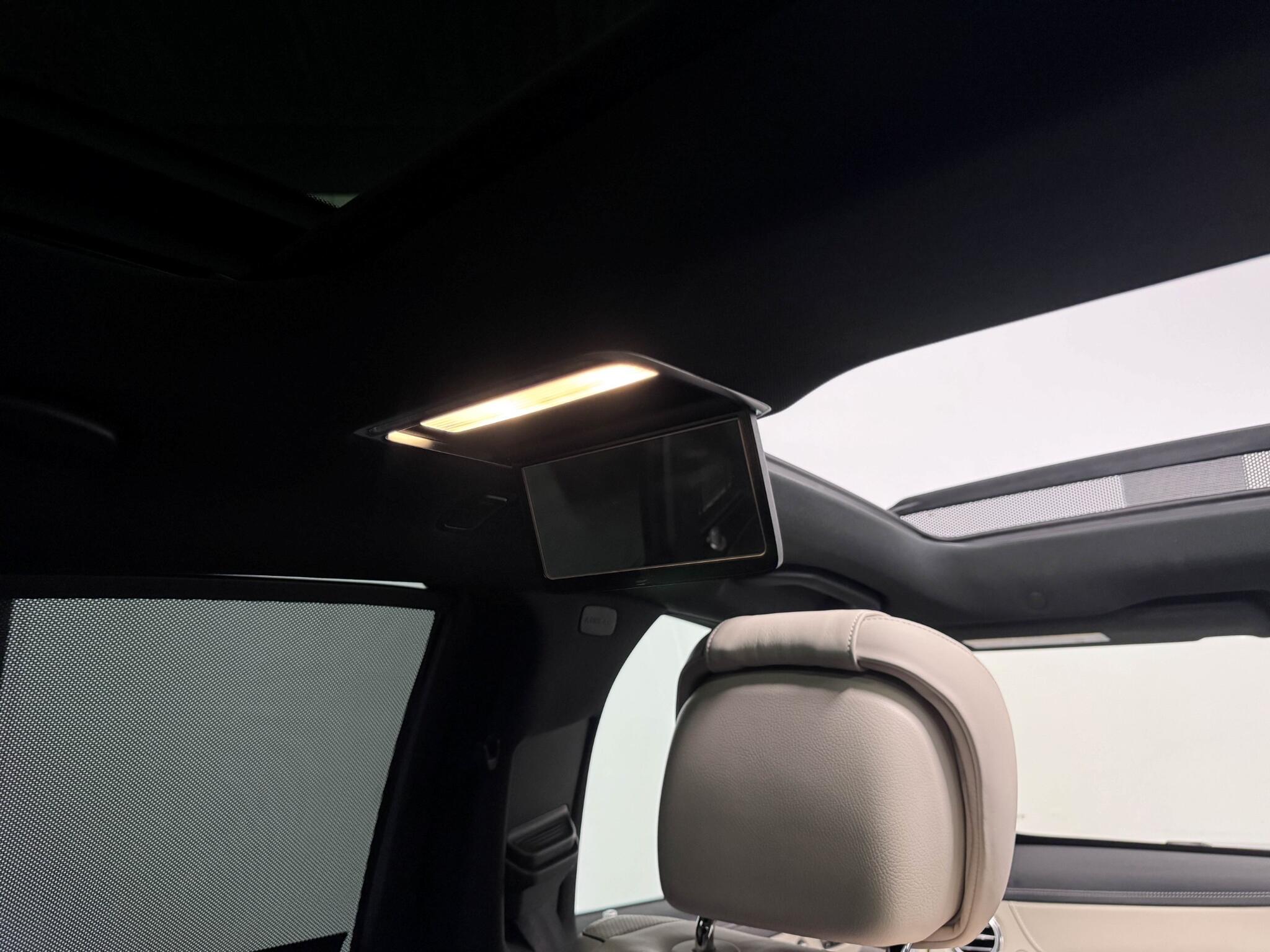 Mercedes-Benz S Class view 28
