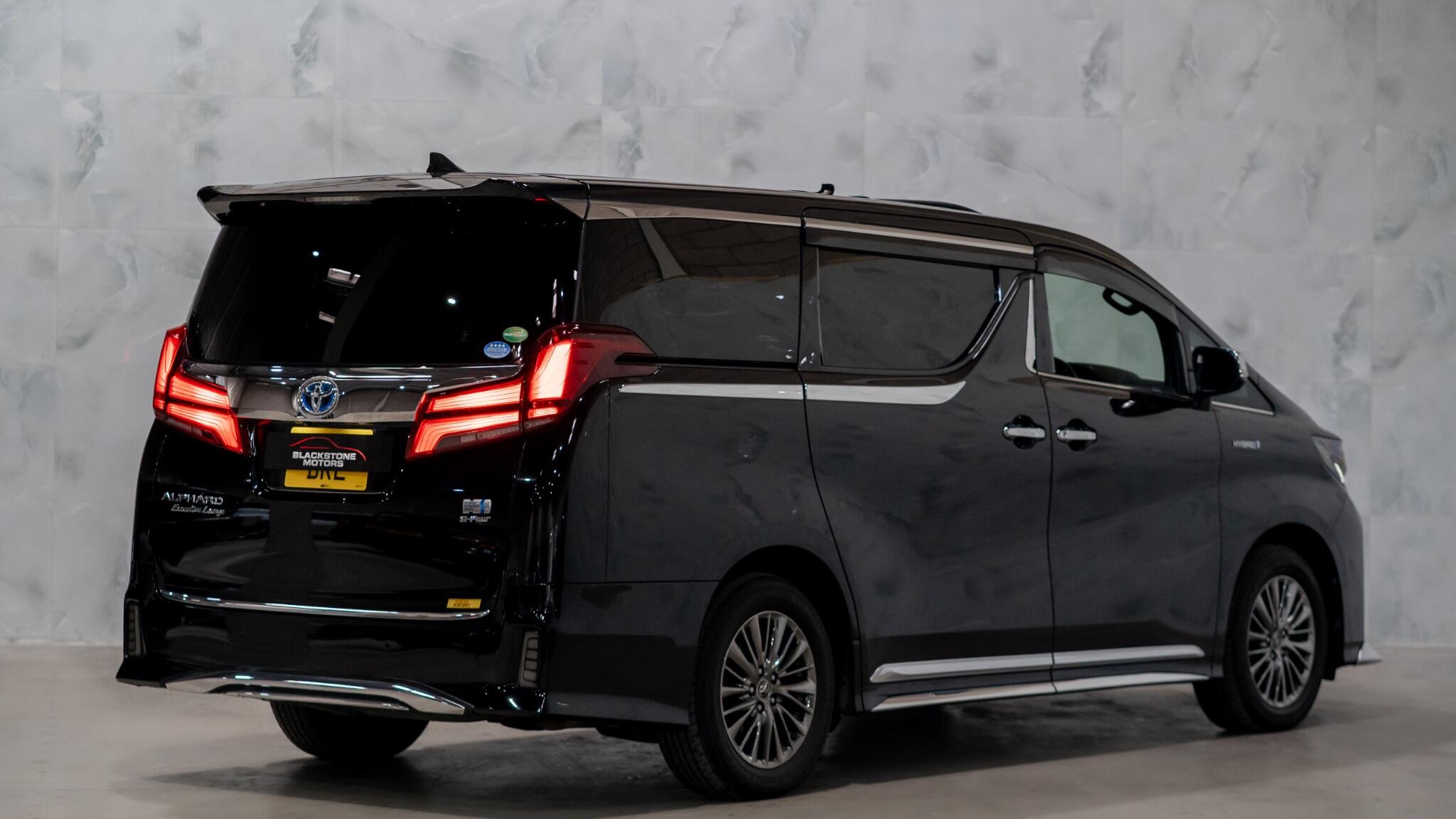 Toyota Alphard view 9