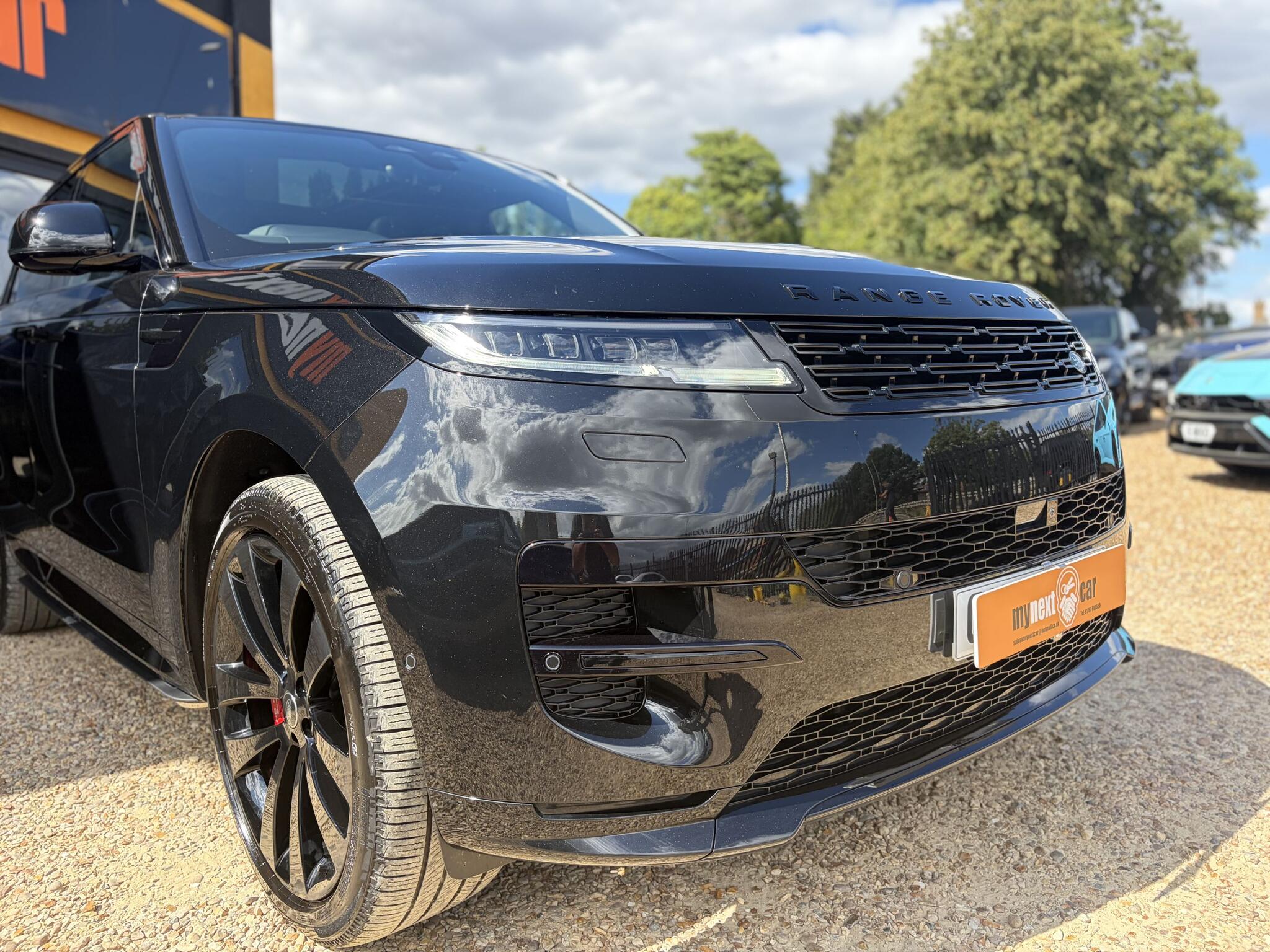 Land Rover Range Rover Sport view 3