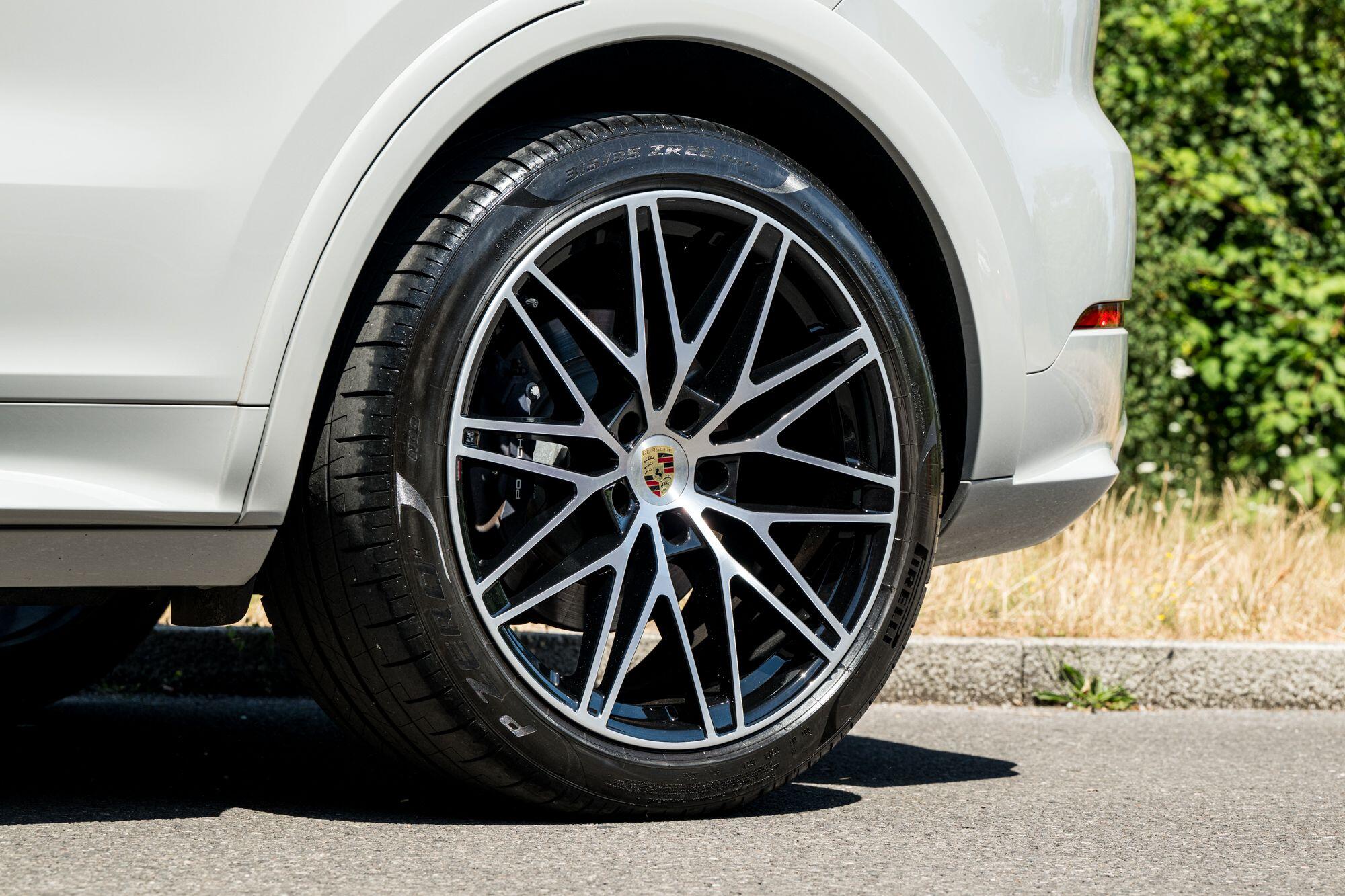 Porsche Cayenne view 16