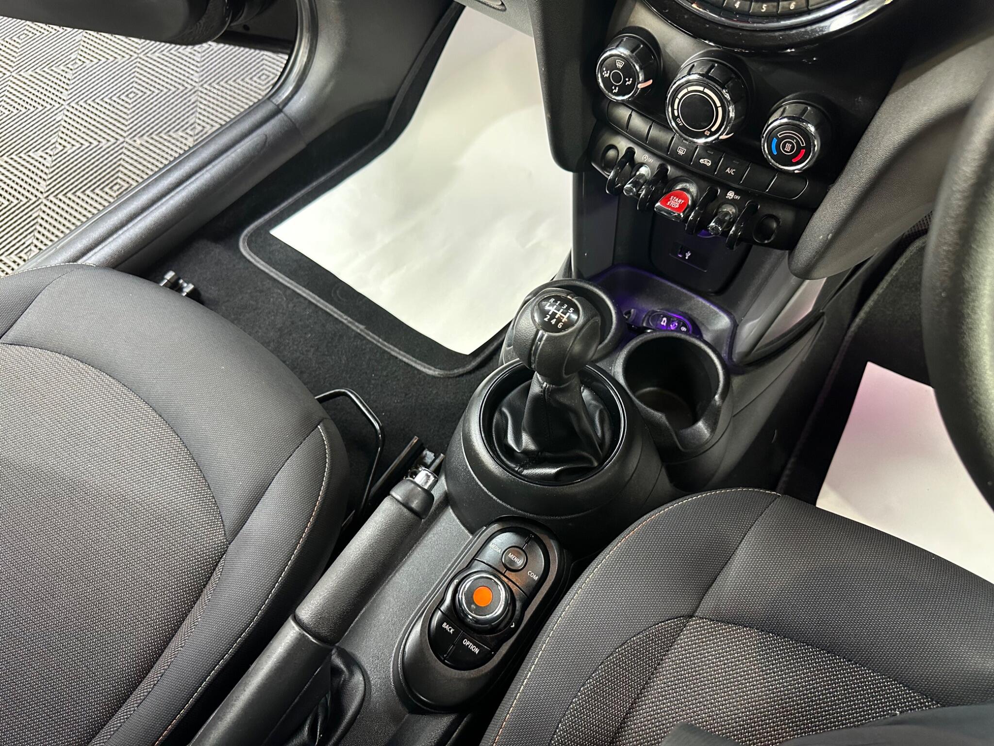 Mini Hatch view 9