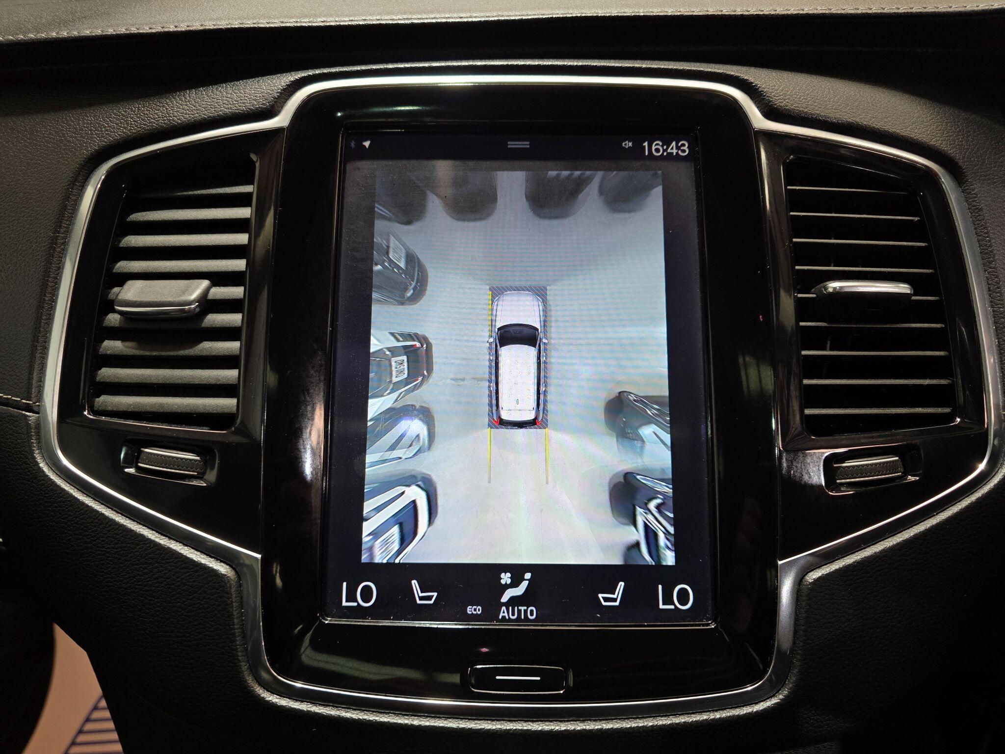Volvo XC90 view 10