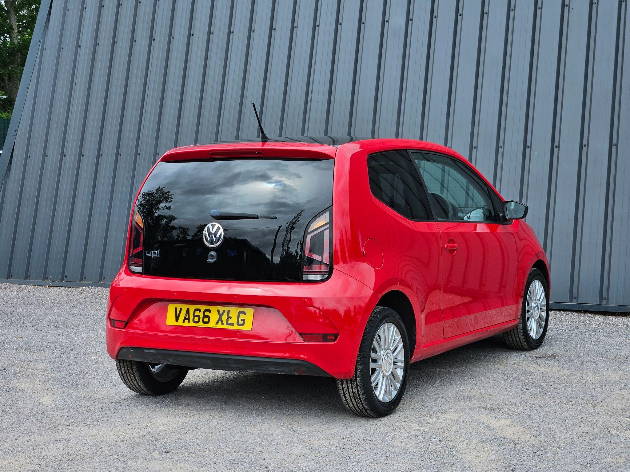 2017 Volkswagen up! image 14