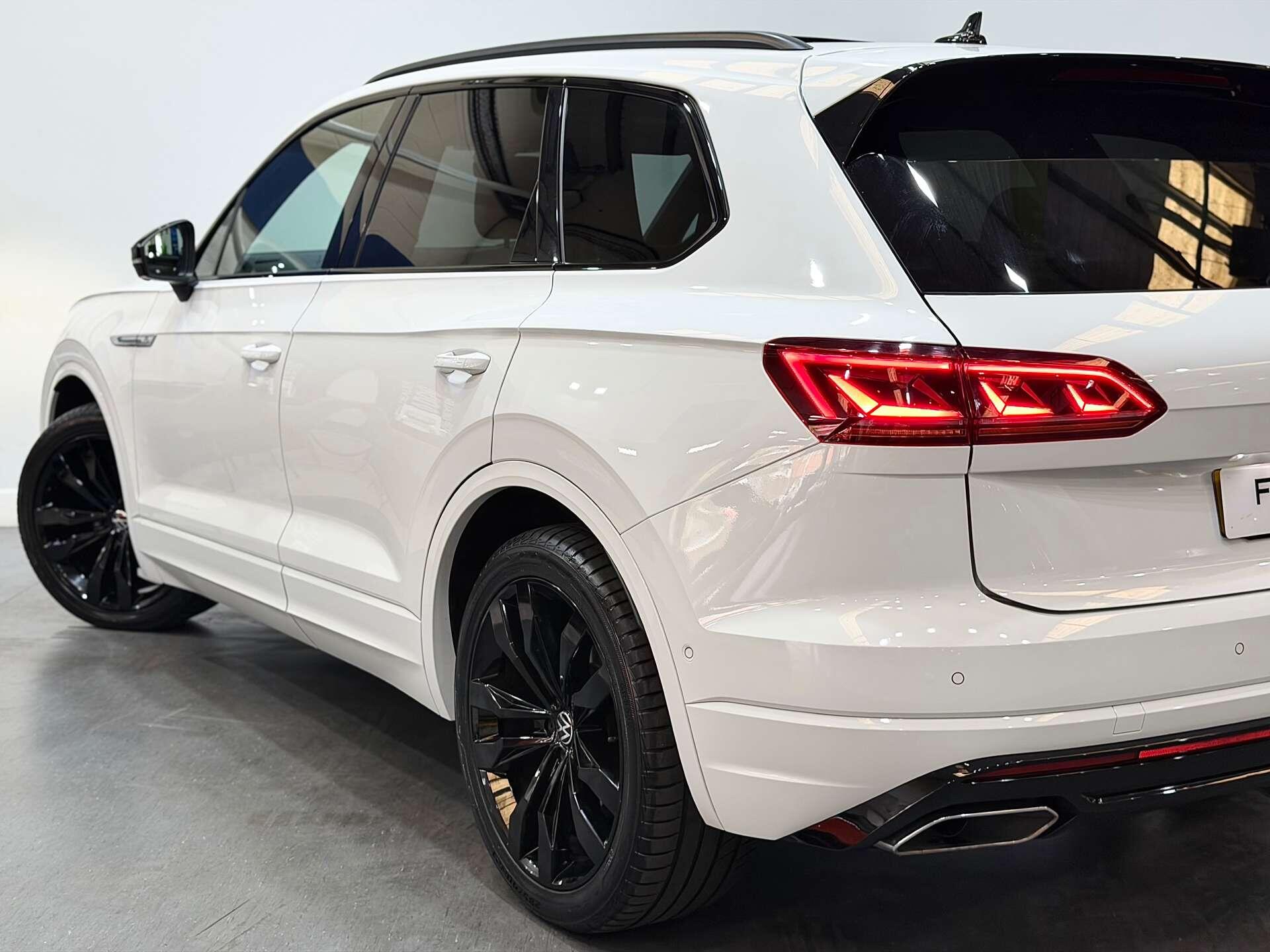 Volkswagen Touareg view 21