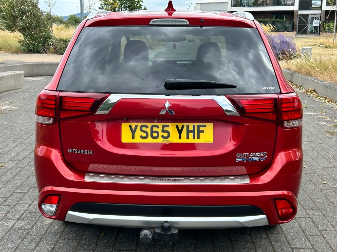 Mitsubishi Outlander view 4