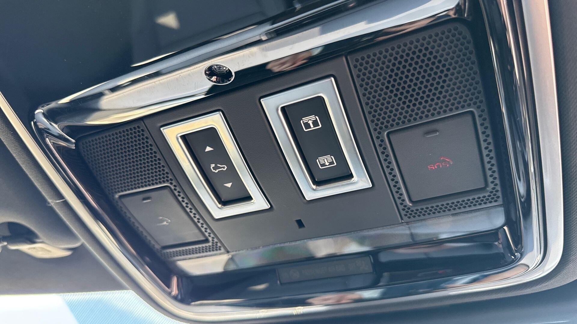 Land Rover Range Rover Velar view 23