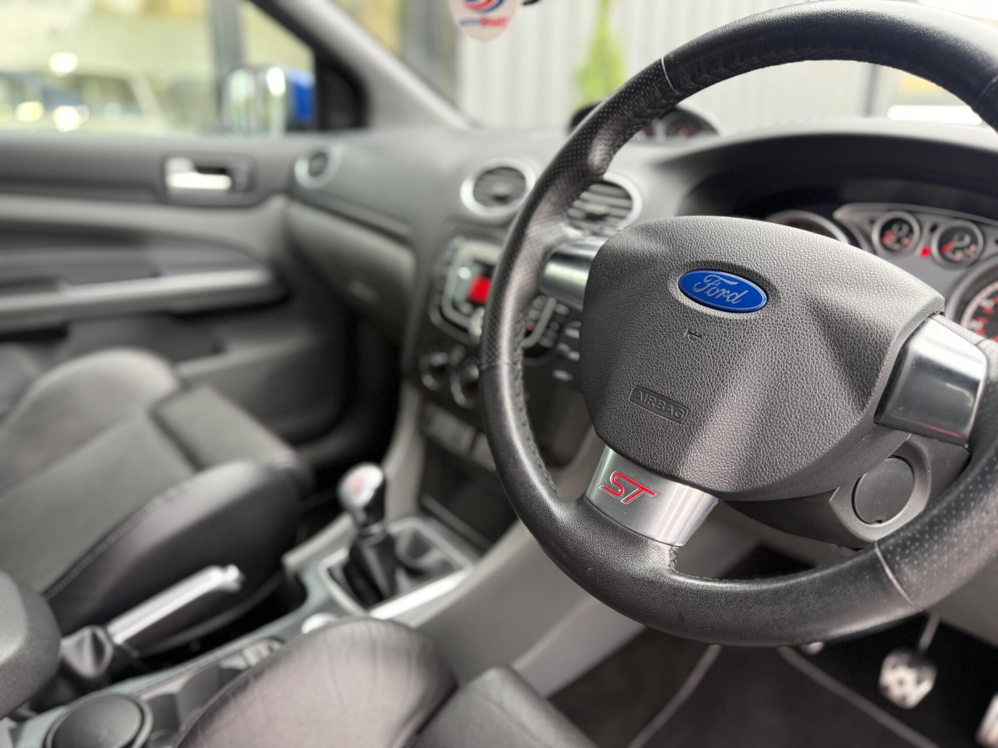 Ford Focus view 12