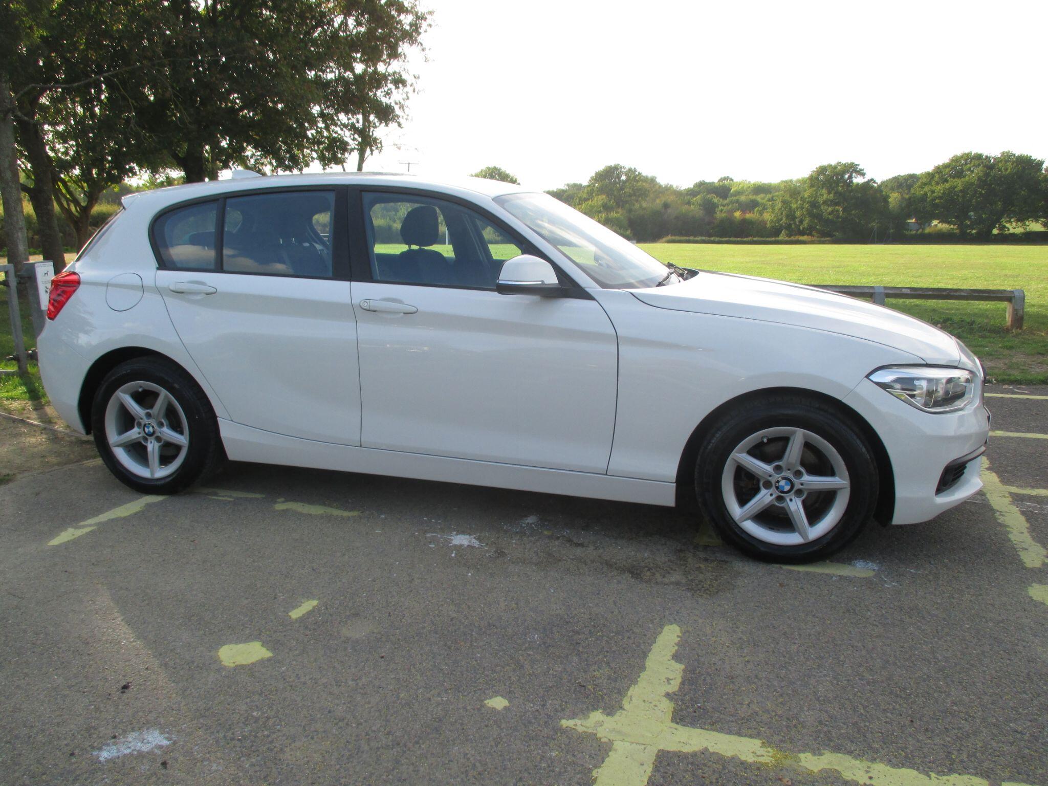BMW 1 Series view 5
