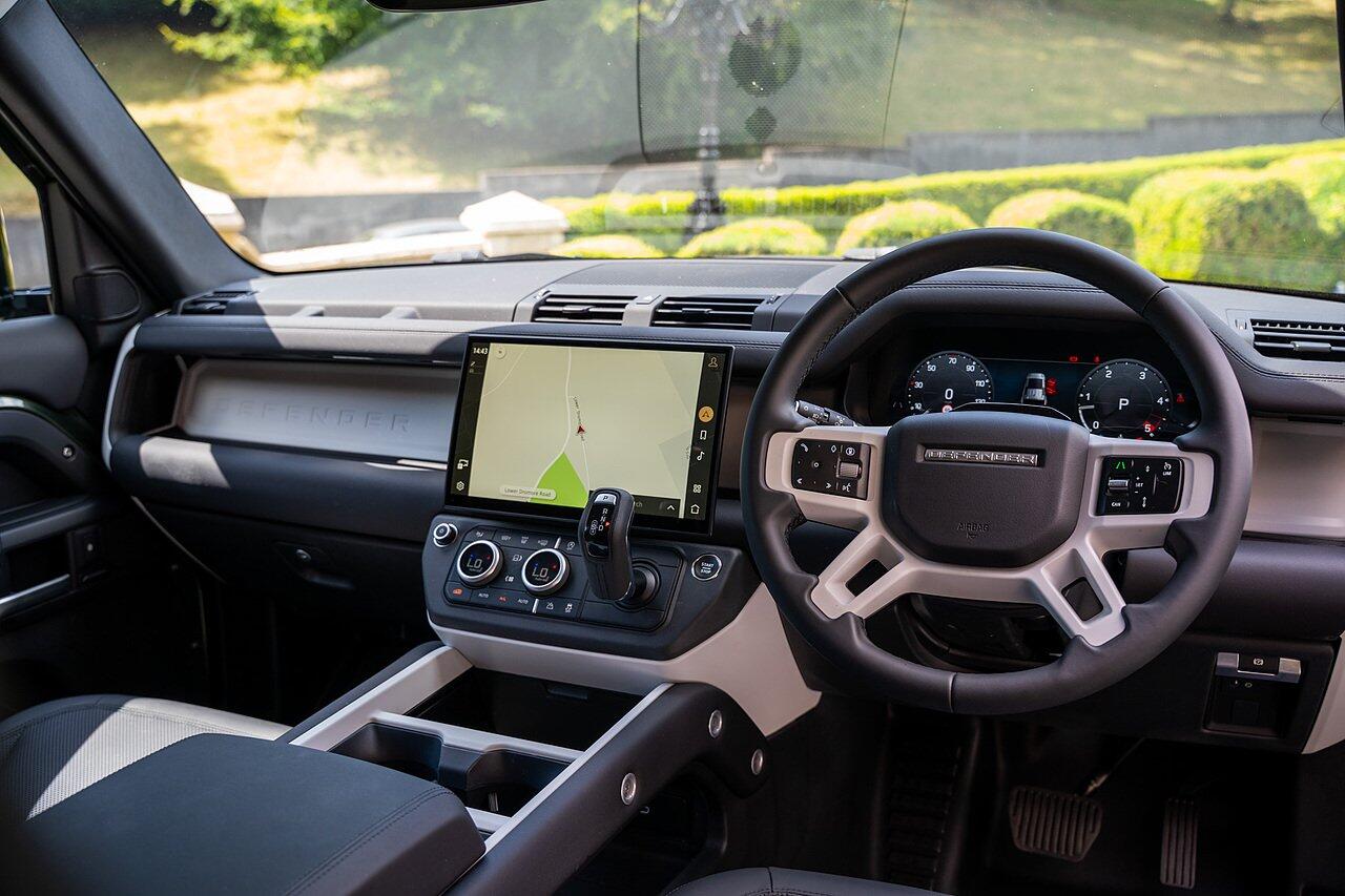 Land Rover Defender view 50