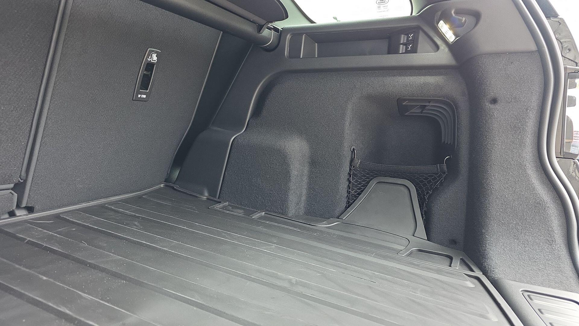Land Rover Discovery Sport view 27