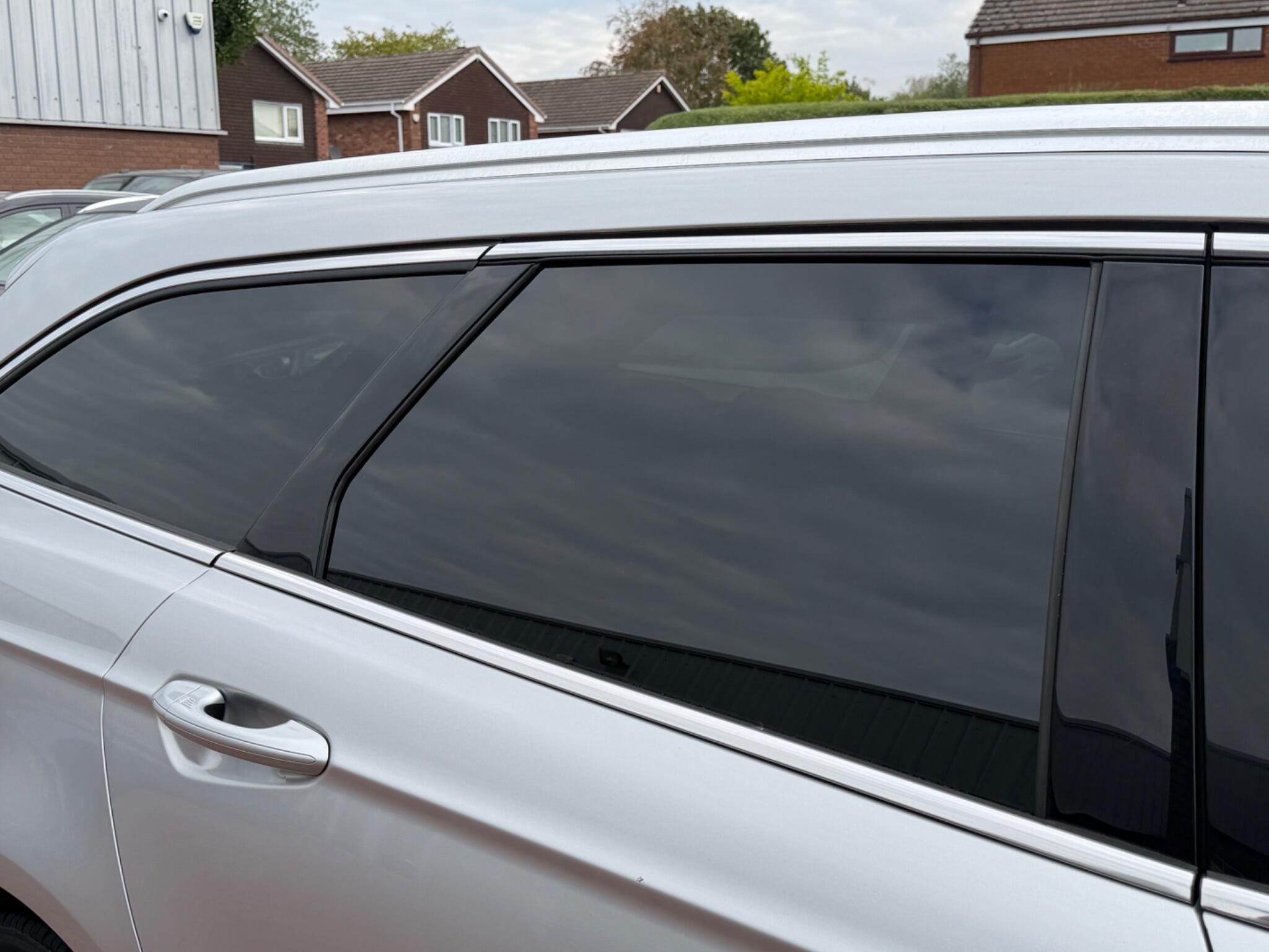 Ford Mondeo view 35