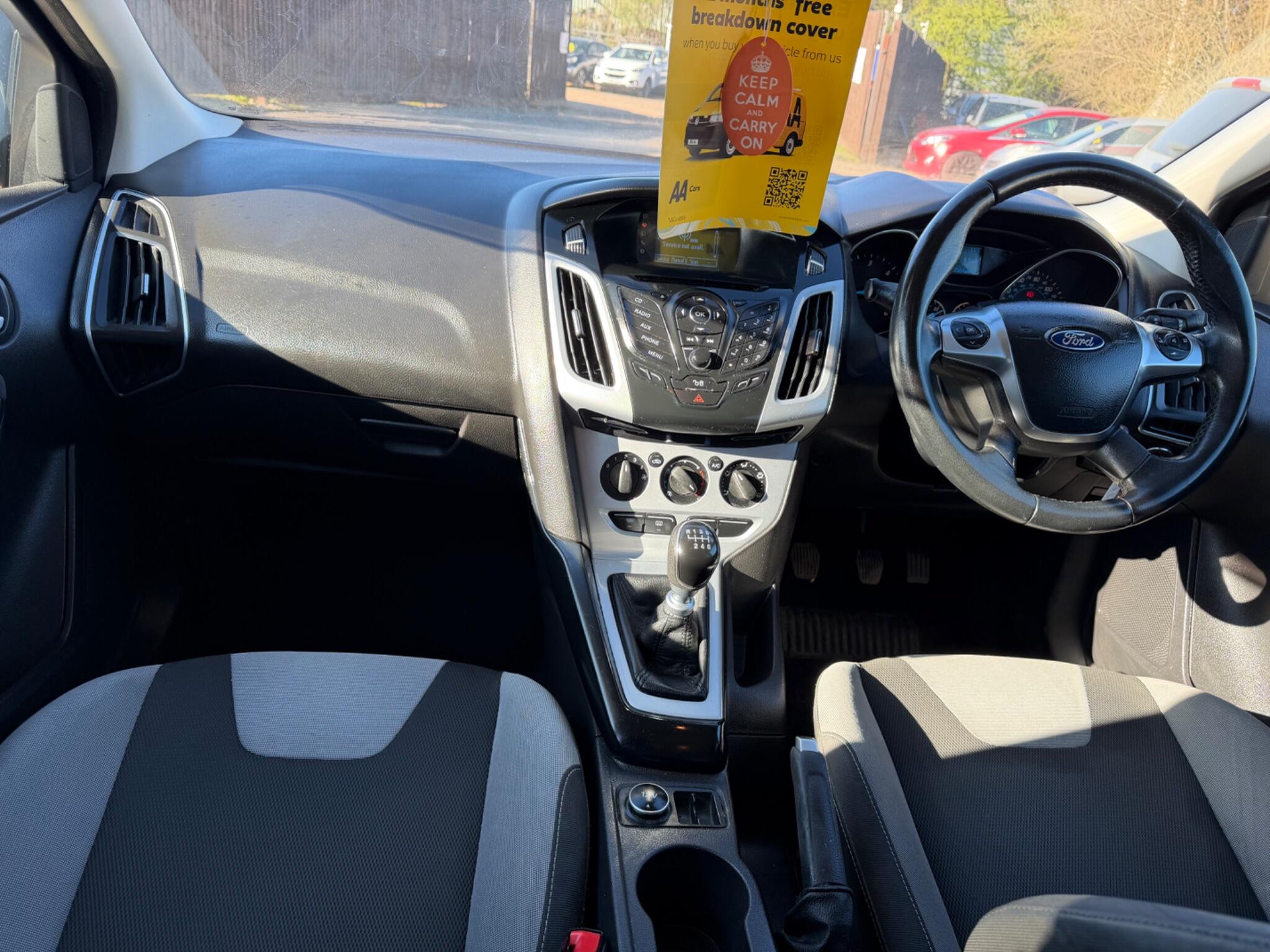 2013 Ford Focus 1.6 TDCi Zetec Euro 5 (s/s) 5dr image 14