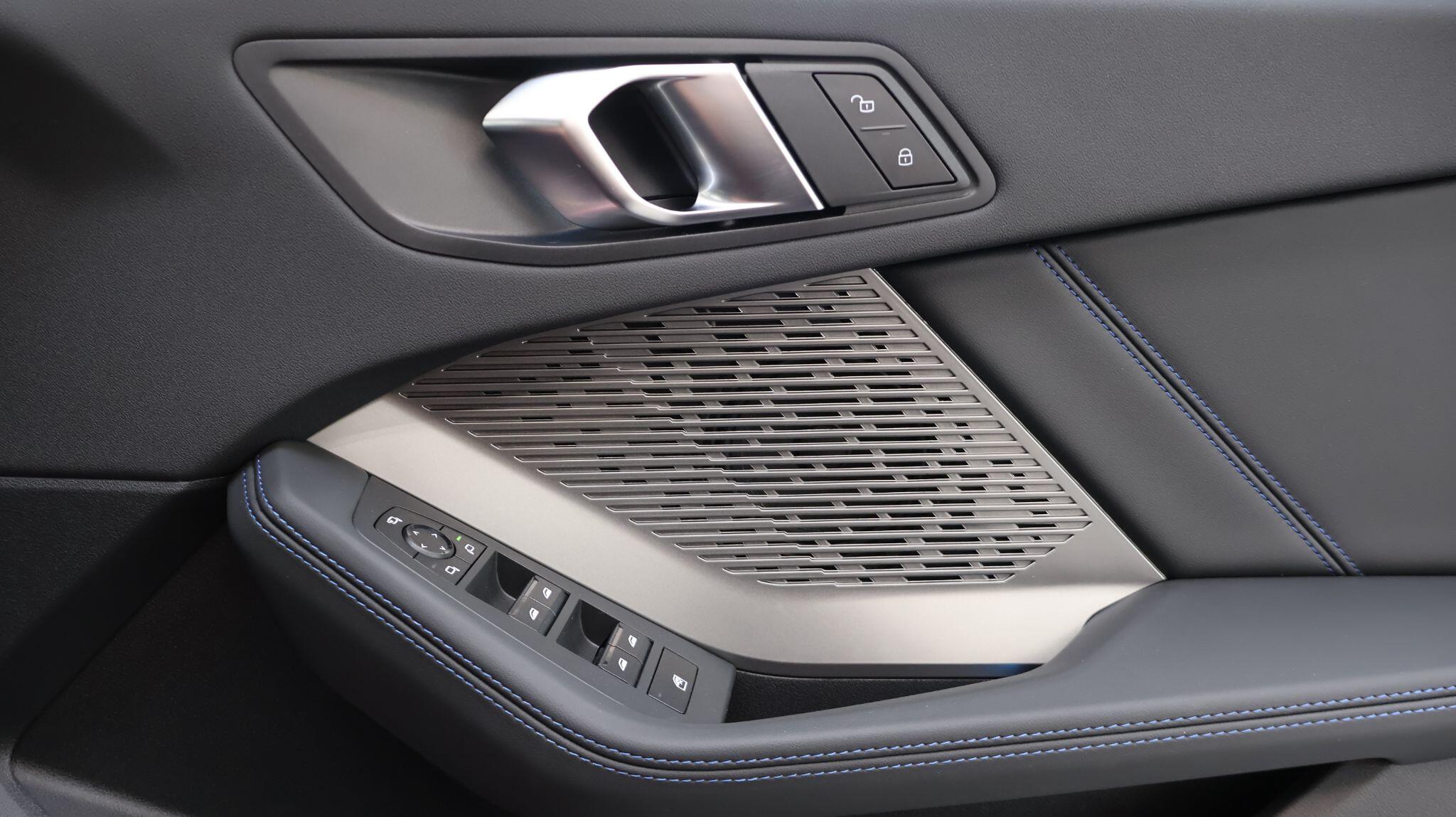 BMW 1 Series view 26