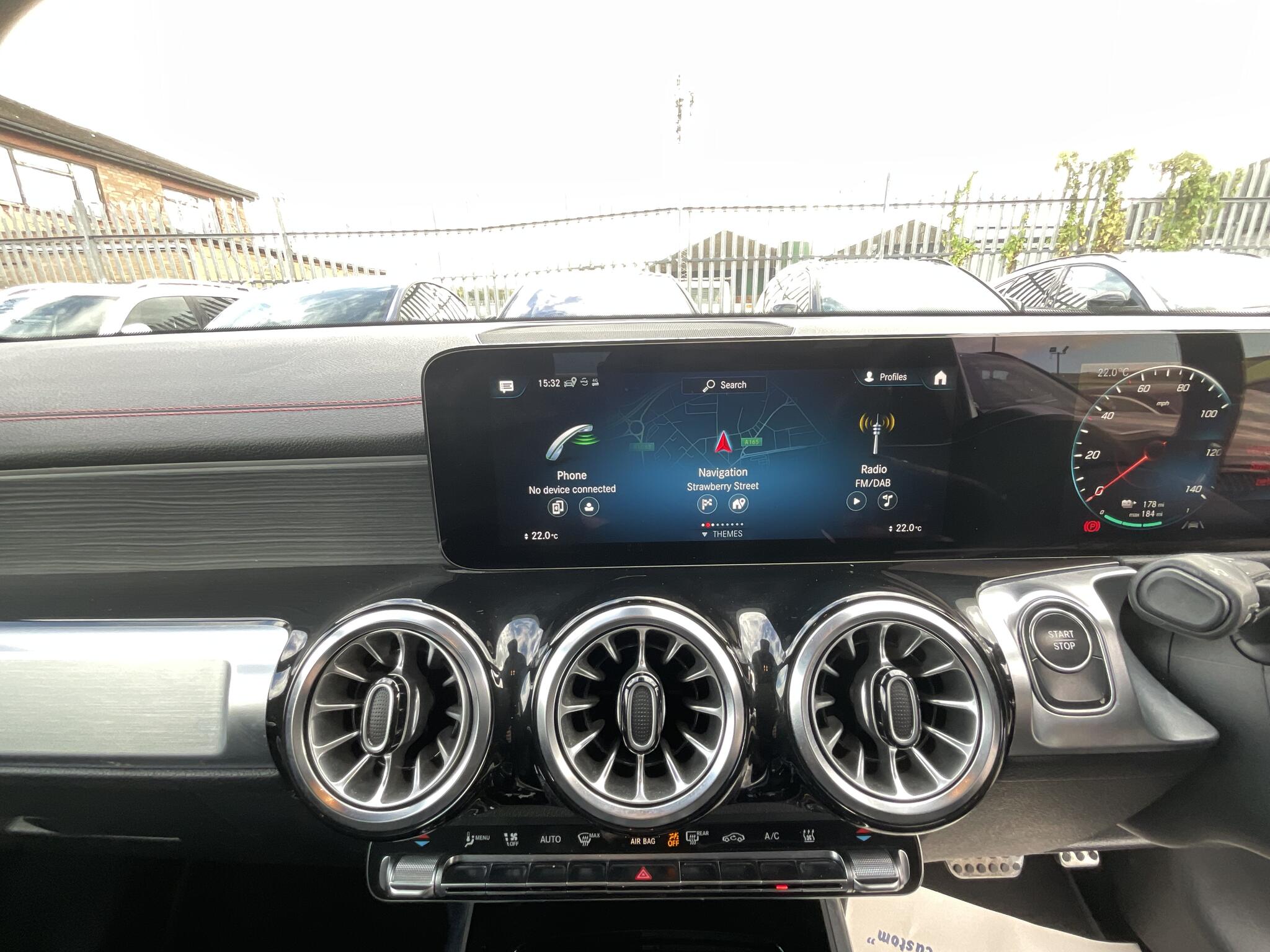 Mercedes-Benz 300 view 25