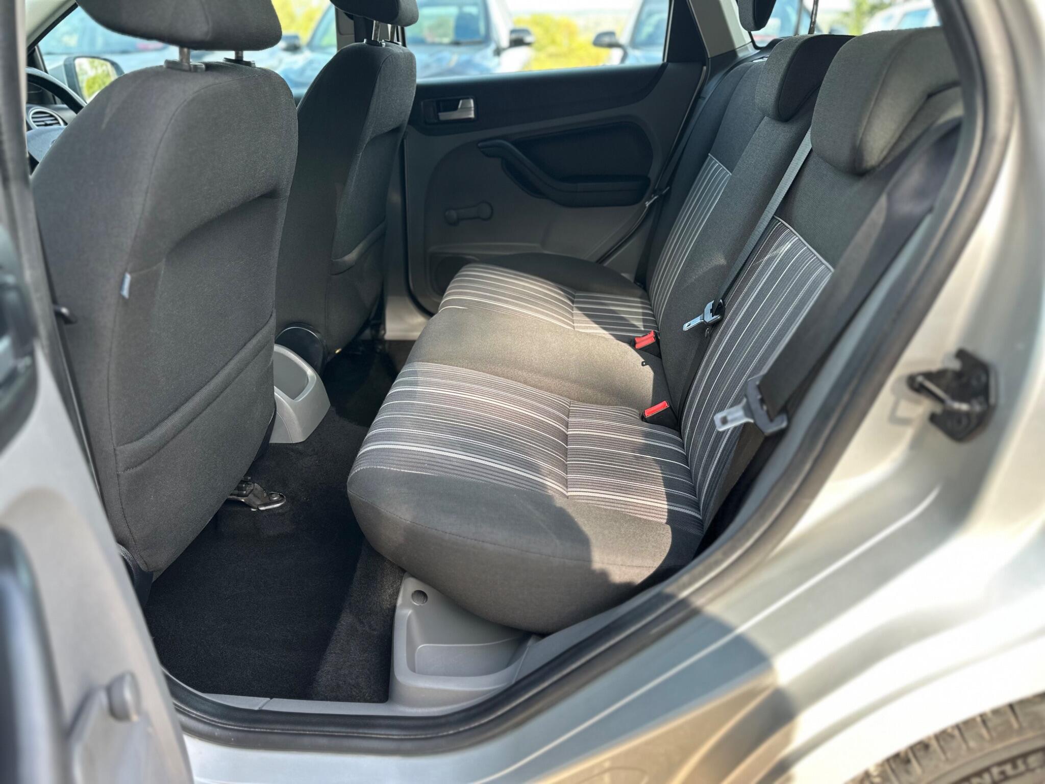 Ford Focus view 41