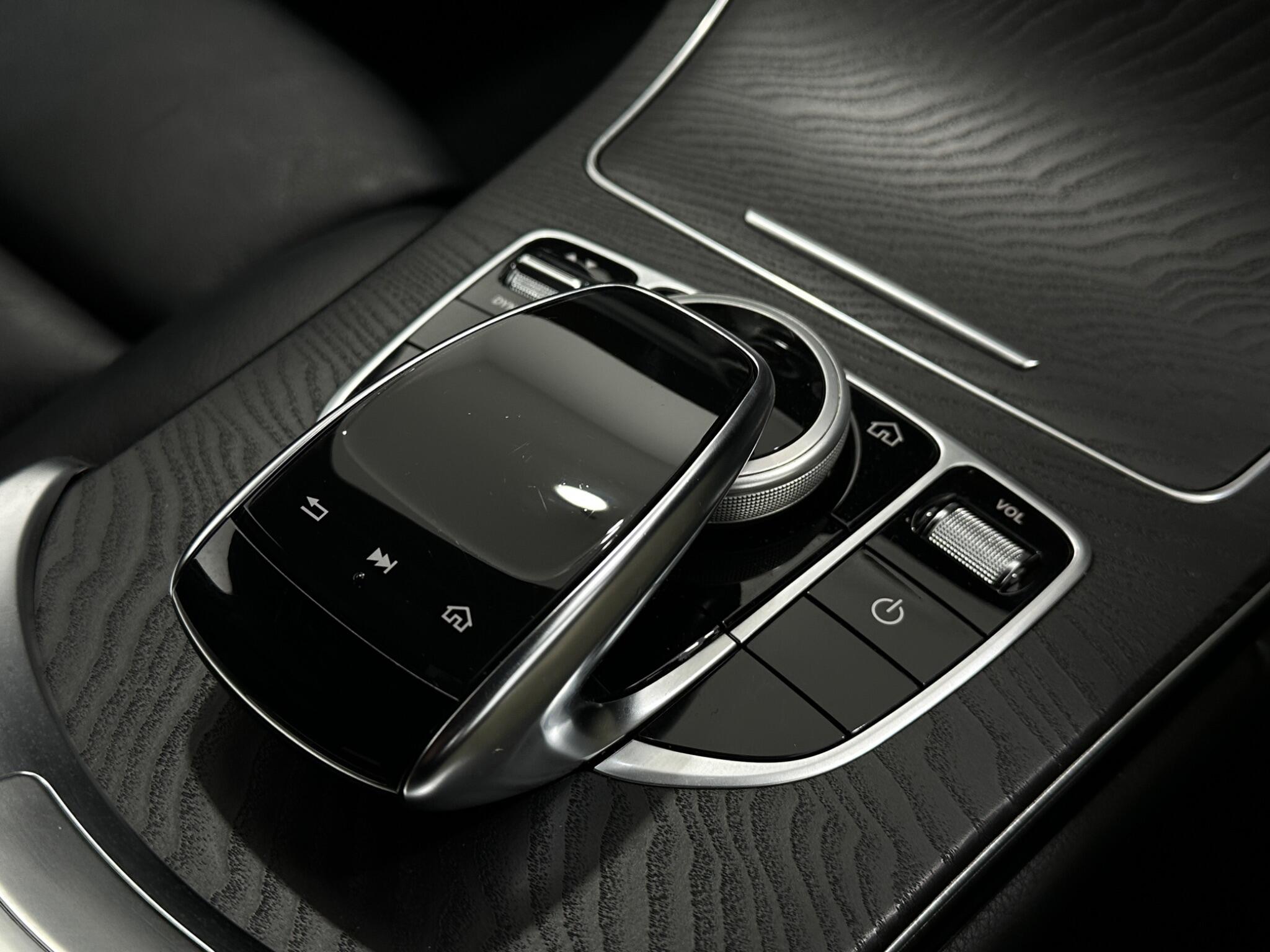 Mercedes-Benz C-Class view 22