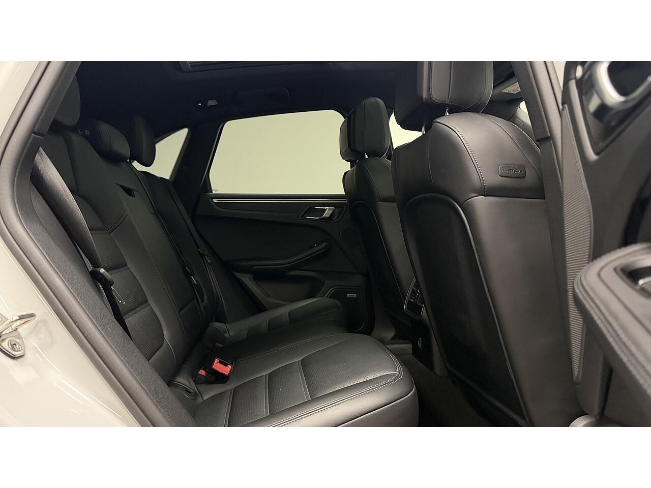 Porsche Macan view 27