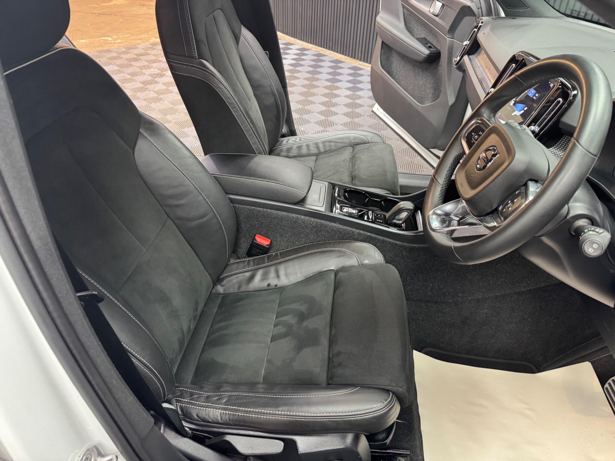 Volvo XC40 view 8