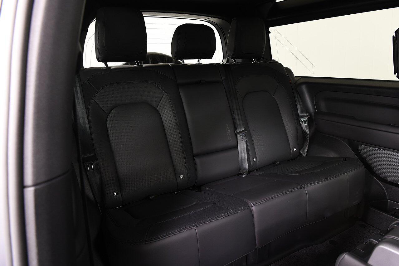 Land Rover Defender view 24