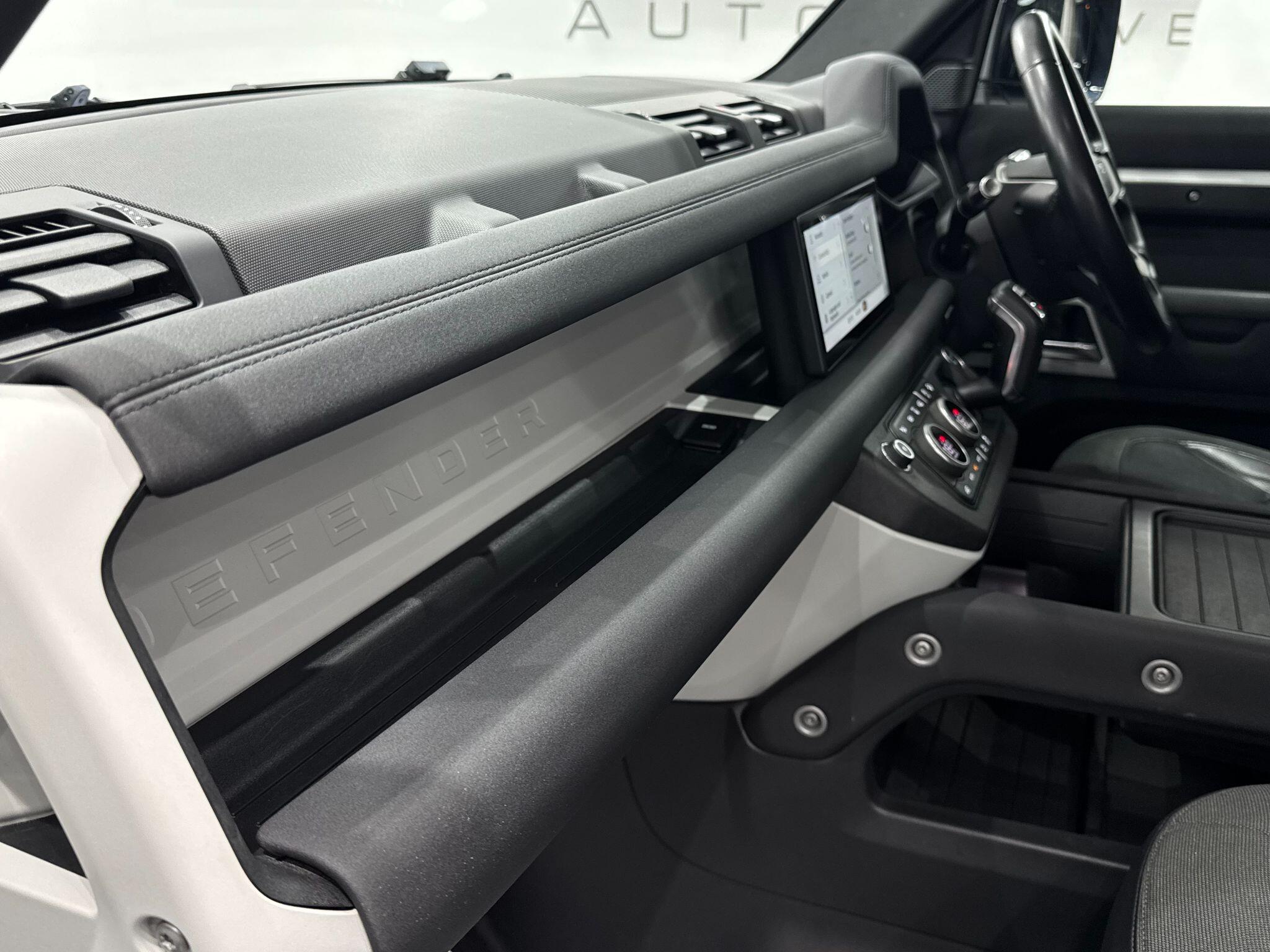 Land Rover Defender view 35