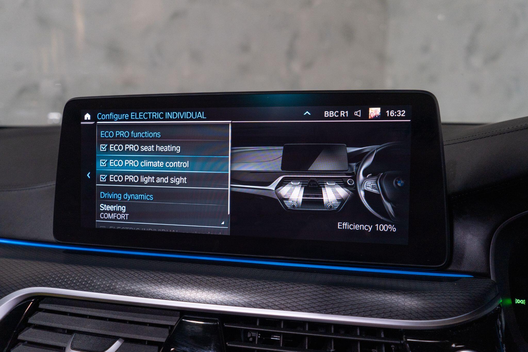 BMW 5 Series view 25