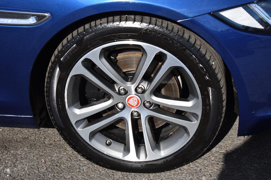 Jaguar Xe view 67