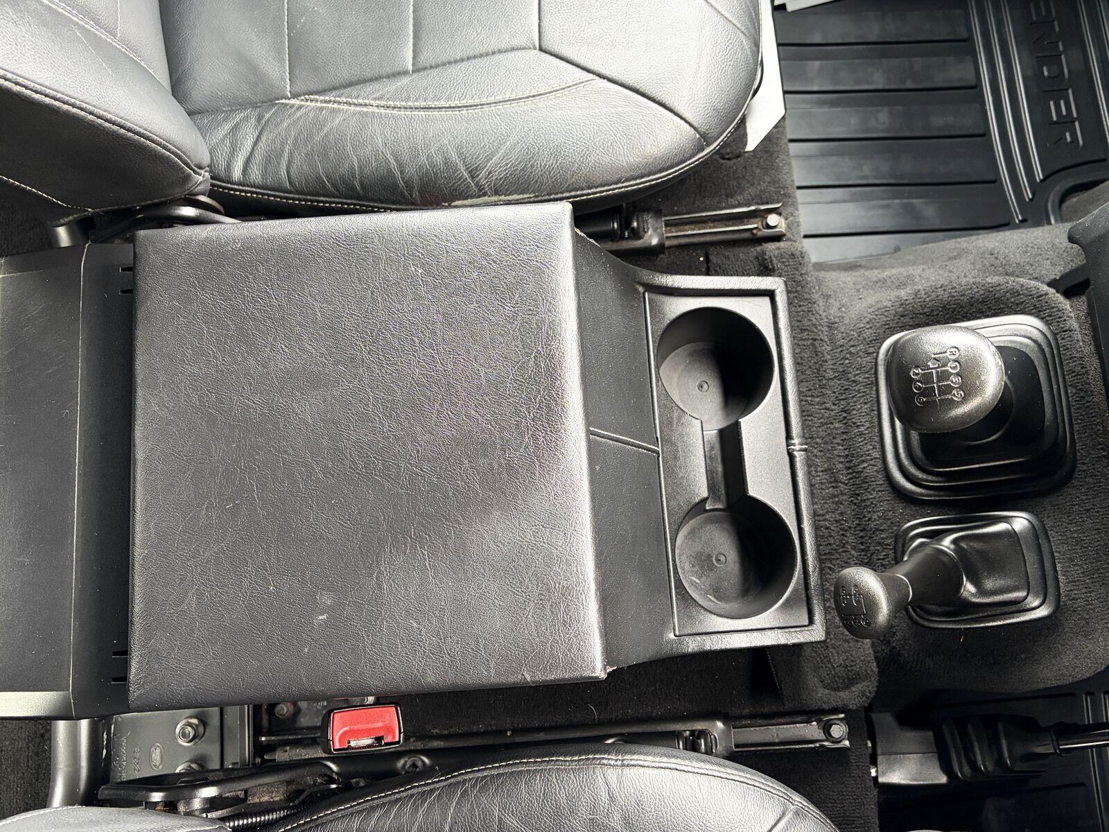Land Rover Defender view 22