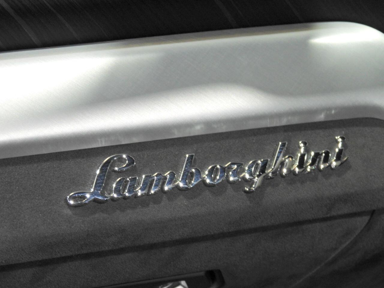 Lamborghini Urus view 40