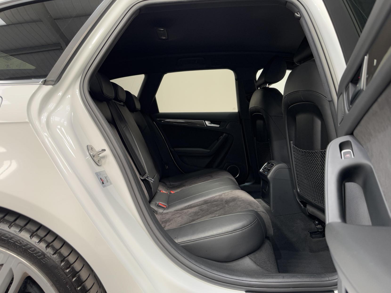 Audi S4 Avant view 48
