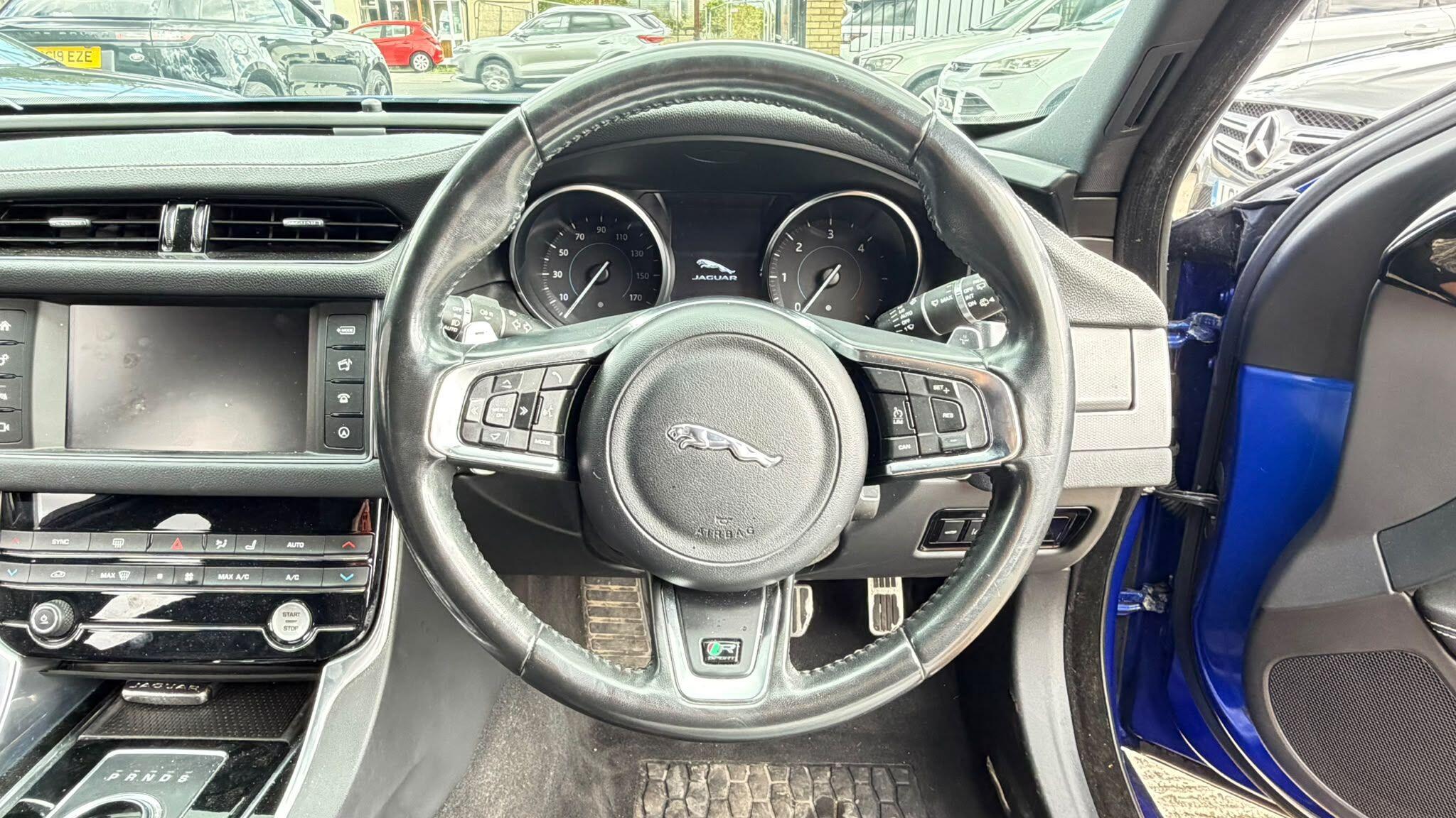 Jaguar XF view 23