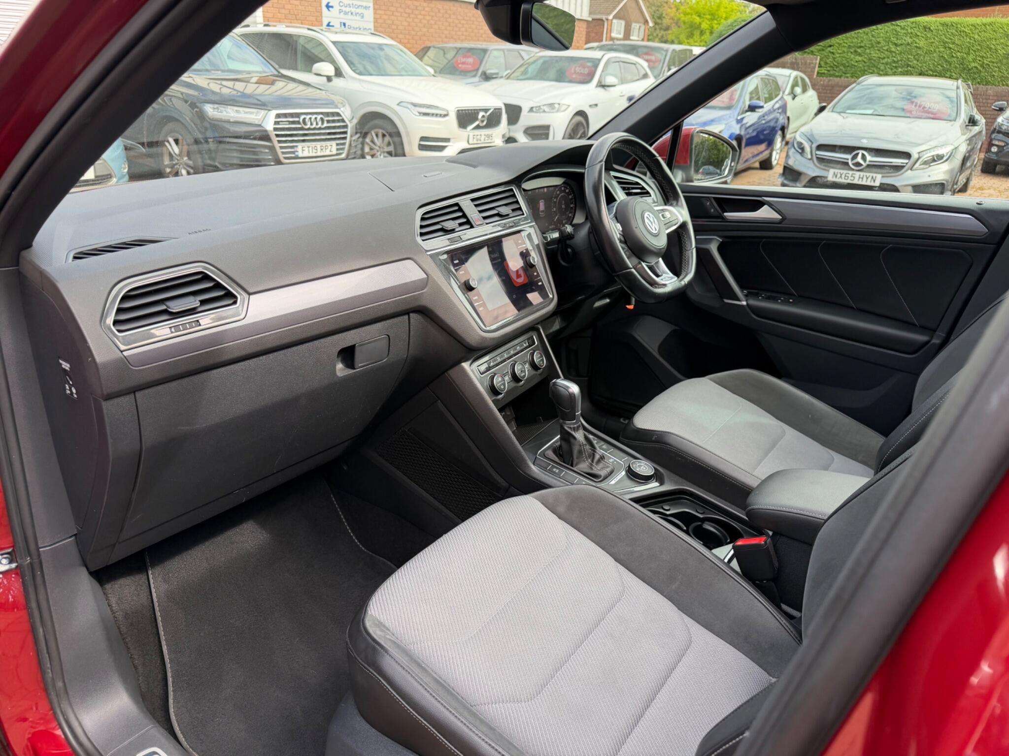 Volkswagen Tiguan view 60