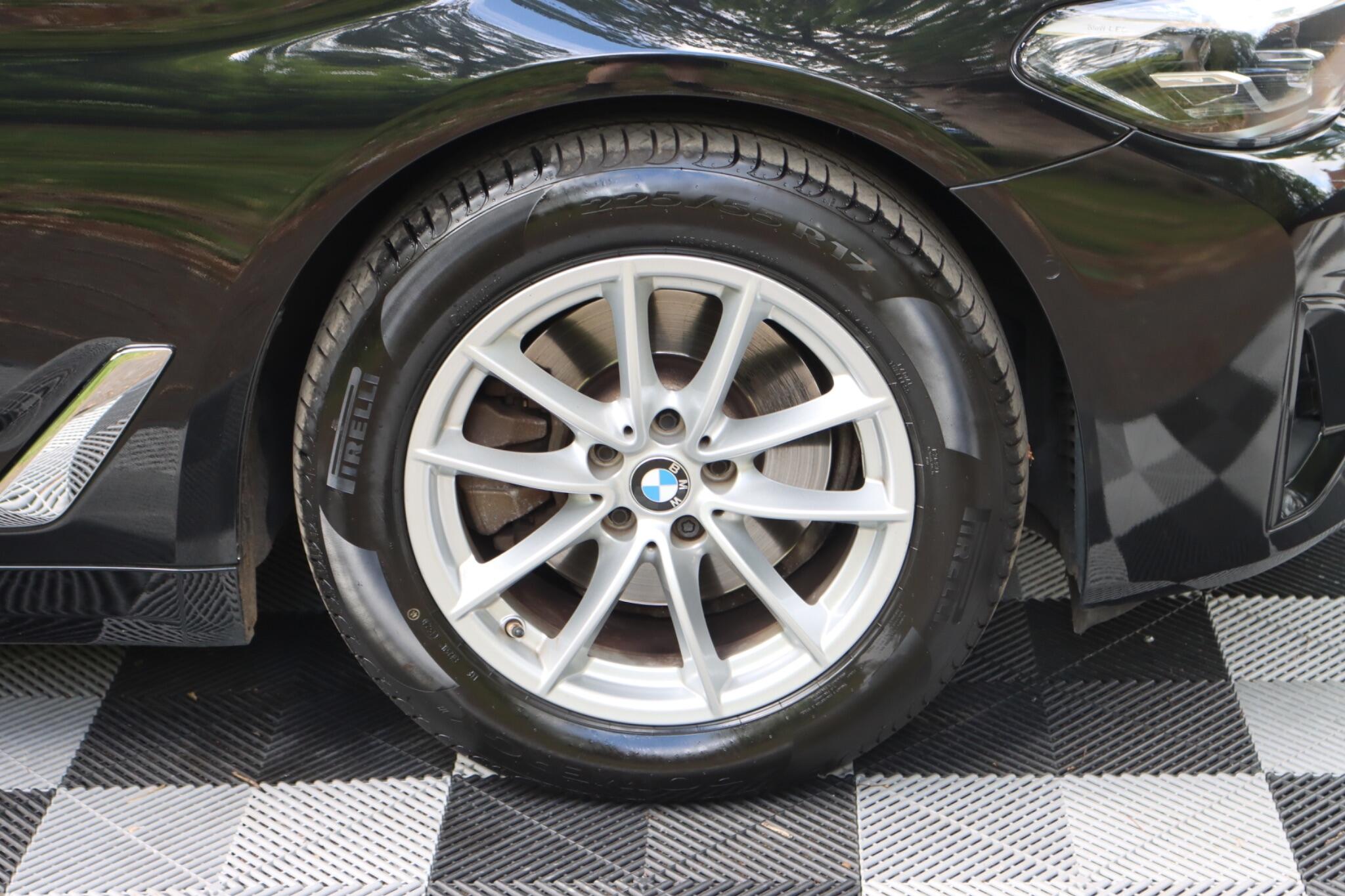 BMW 5 Series view 38