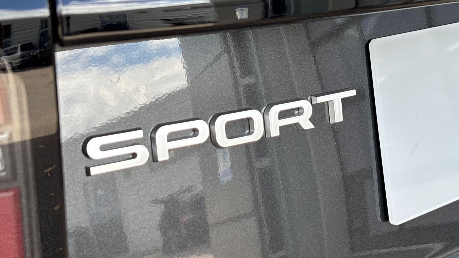 Land Rover Discovery Sport view 45