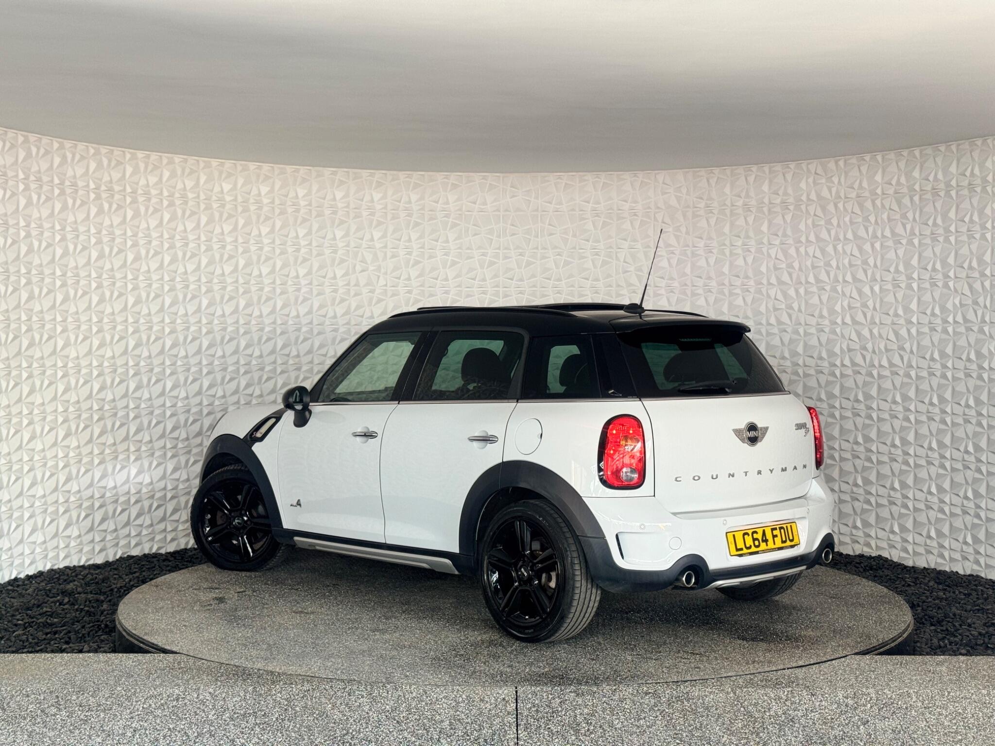 Mini Countryman view 3