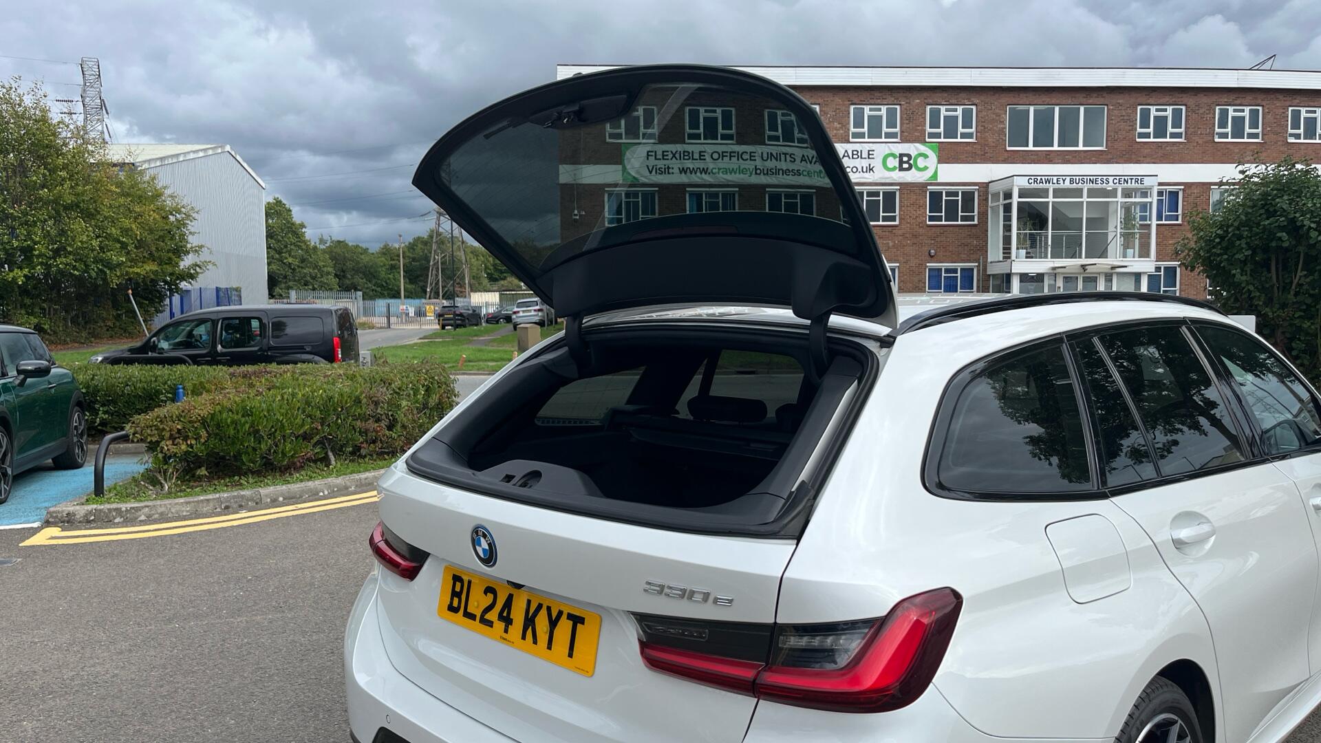 BMW 3 Series view 32