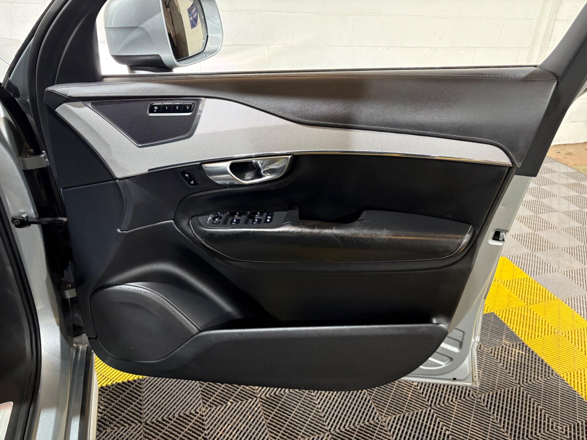 Volvo XC90 view 44