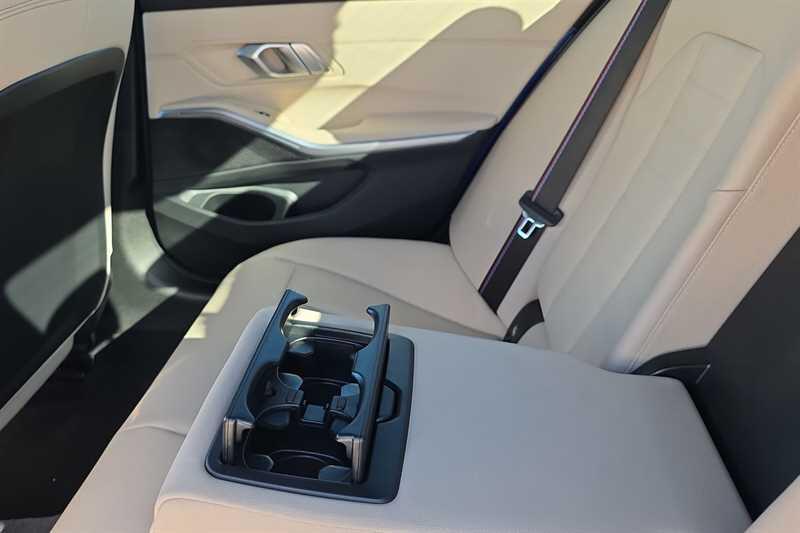 BMW 3 Series view 30