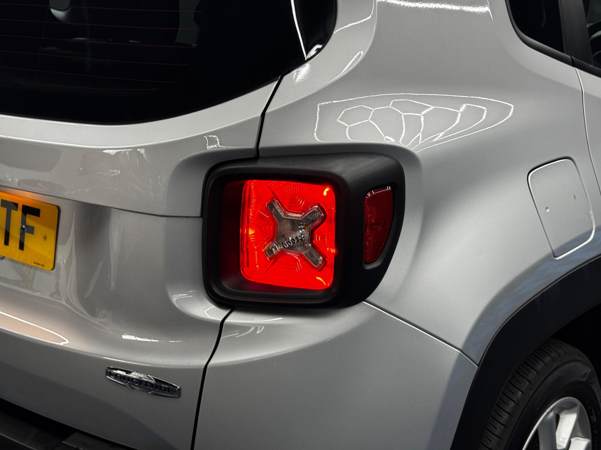 Jeep Renegade view 39