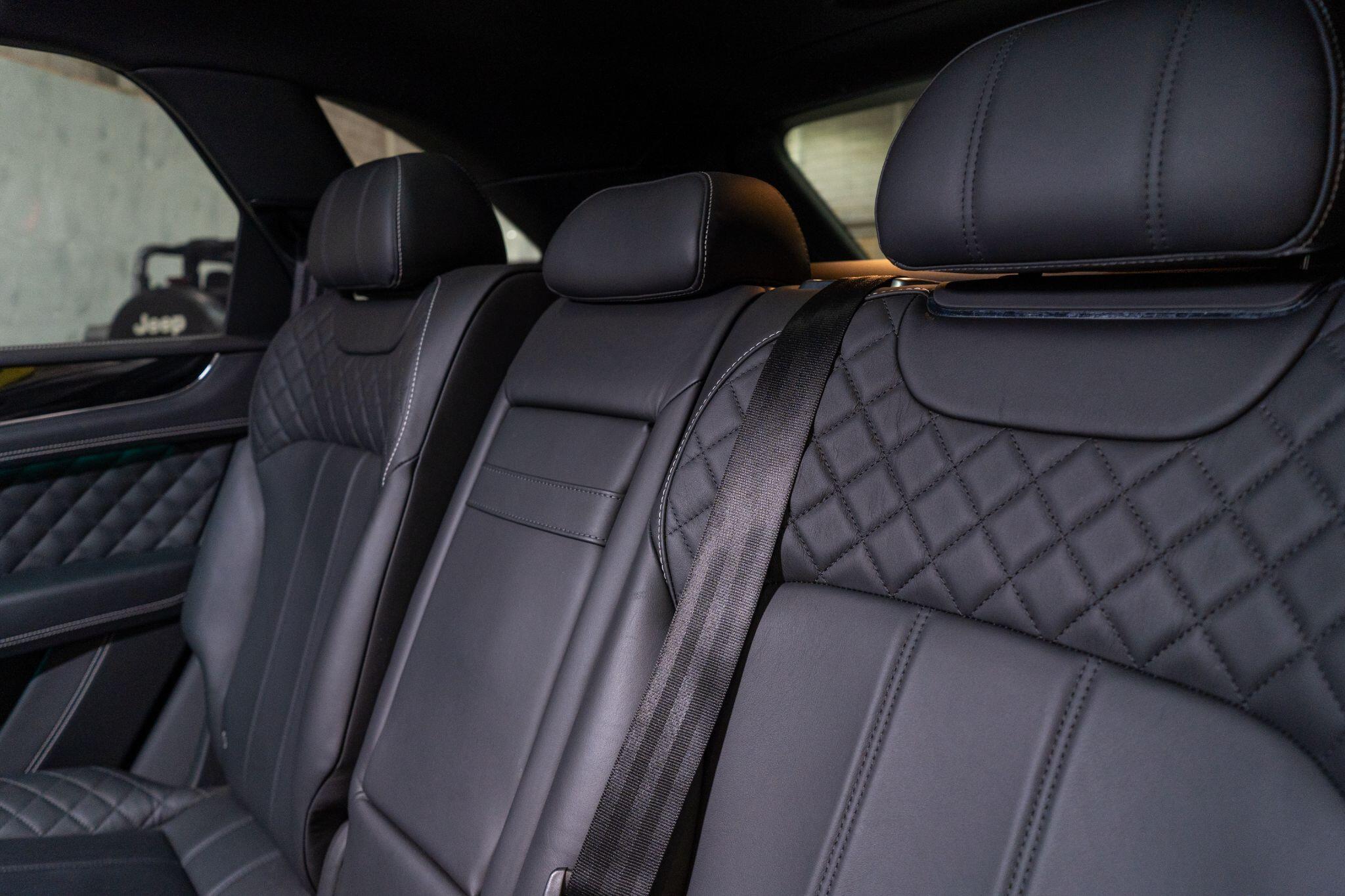 Bentley Bentayga view 36