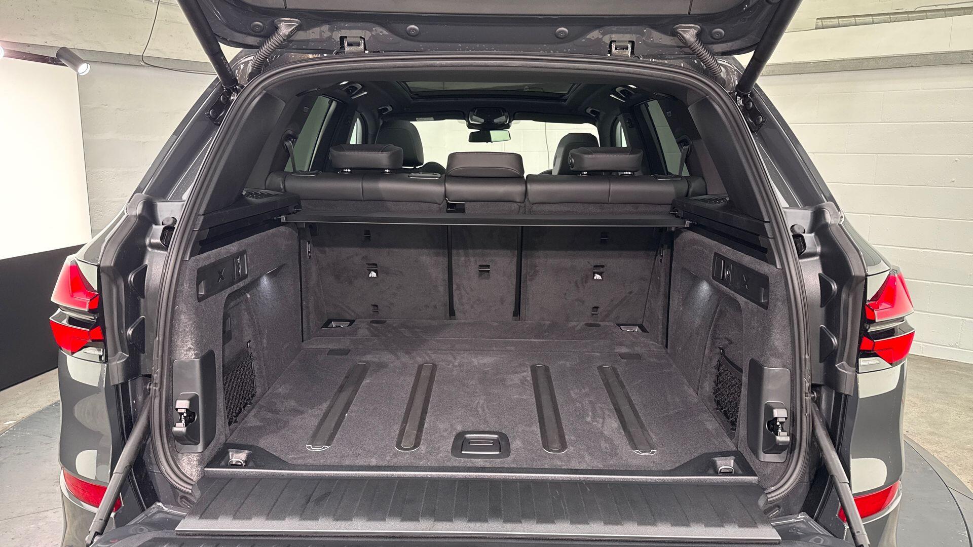 BMW X5 view 13