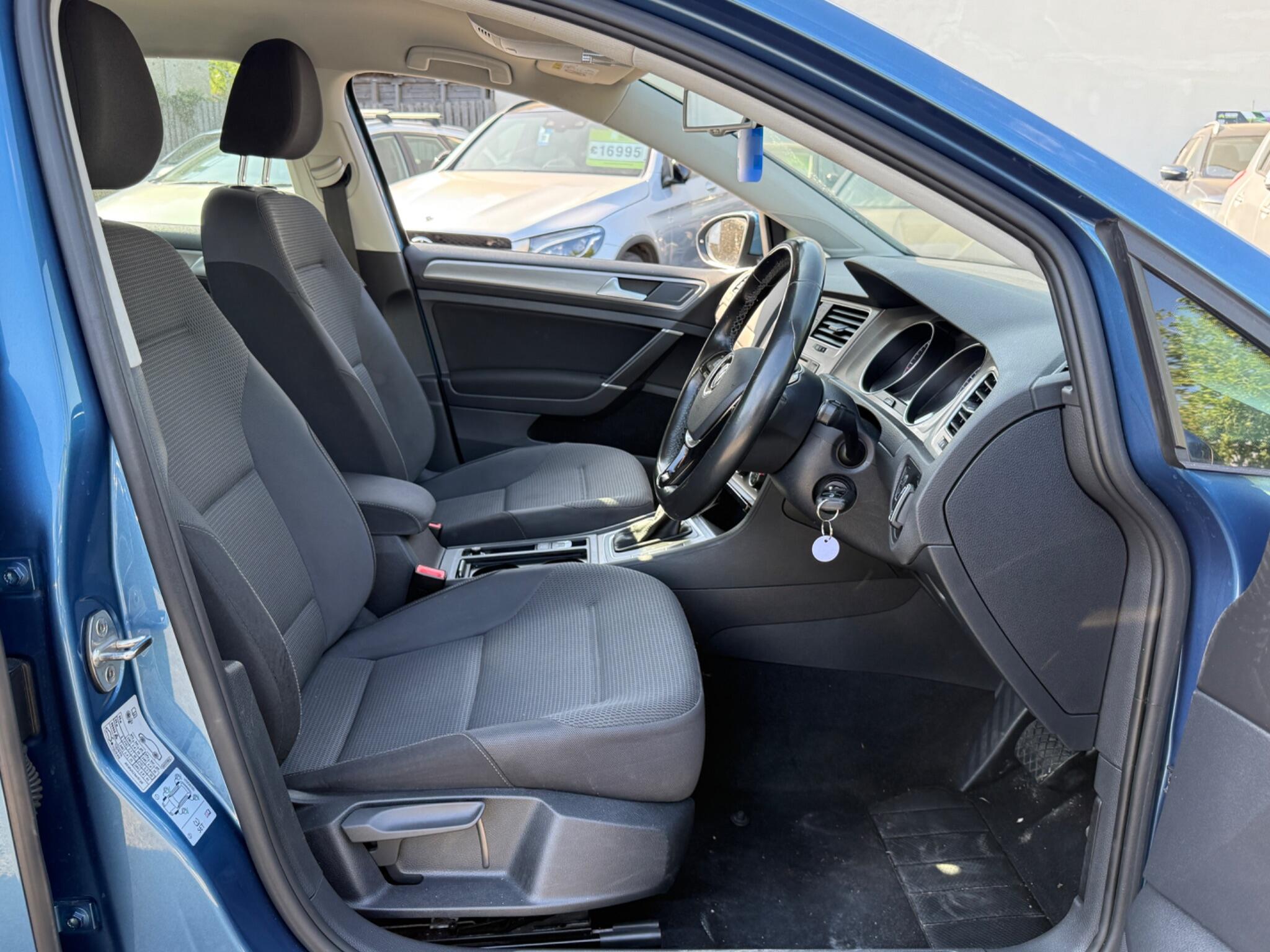 Volkswagen Golf - Image 27