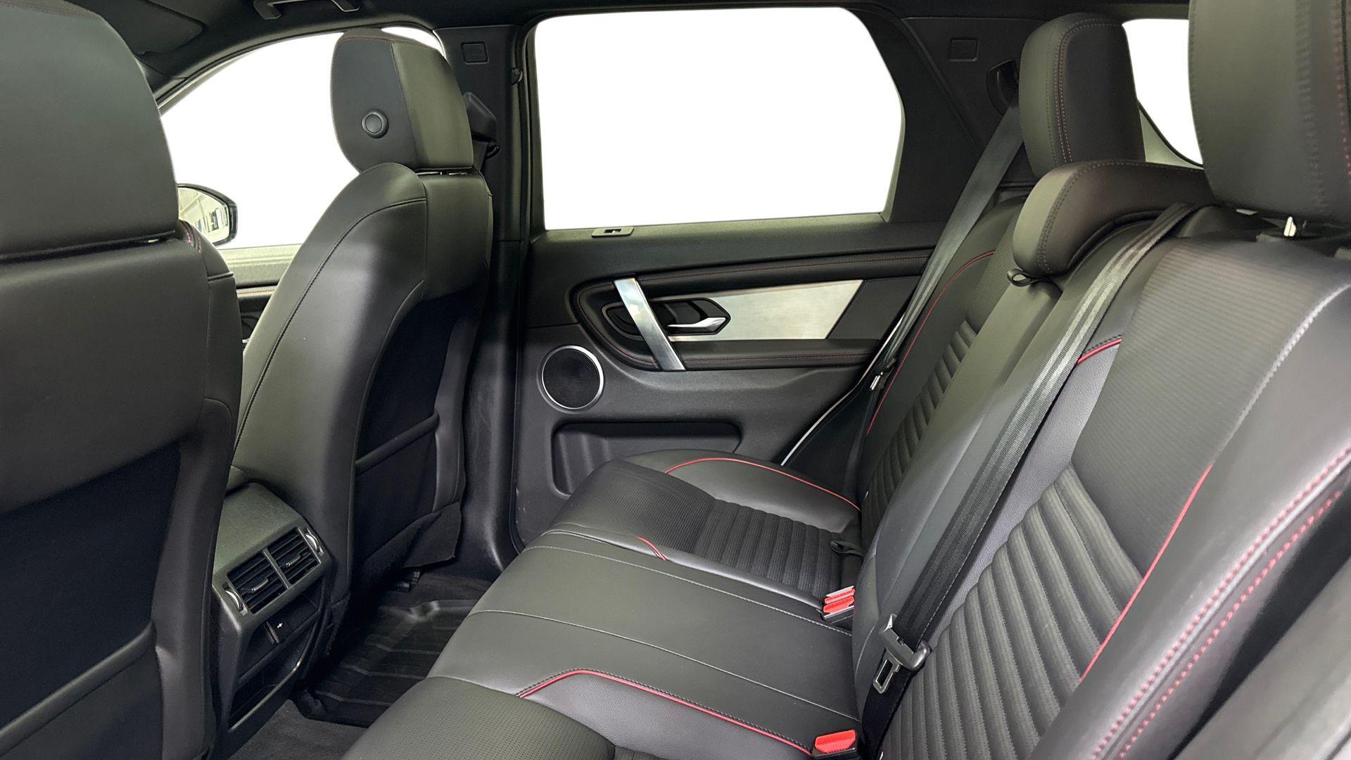 Land Rover Discovery Sport view 4