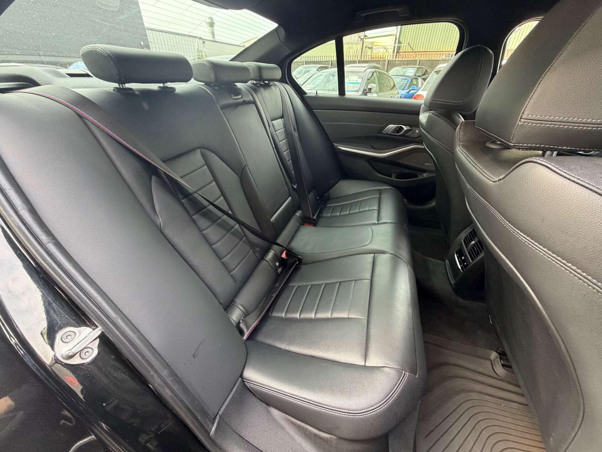 BMW 3 Series view 14