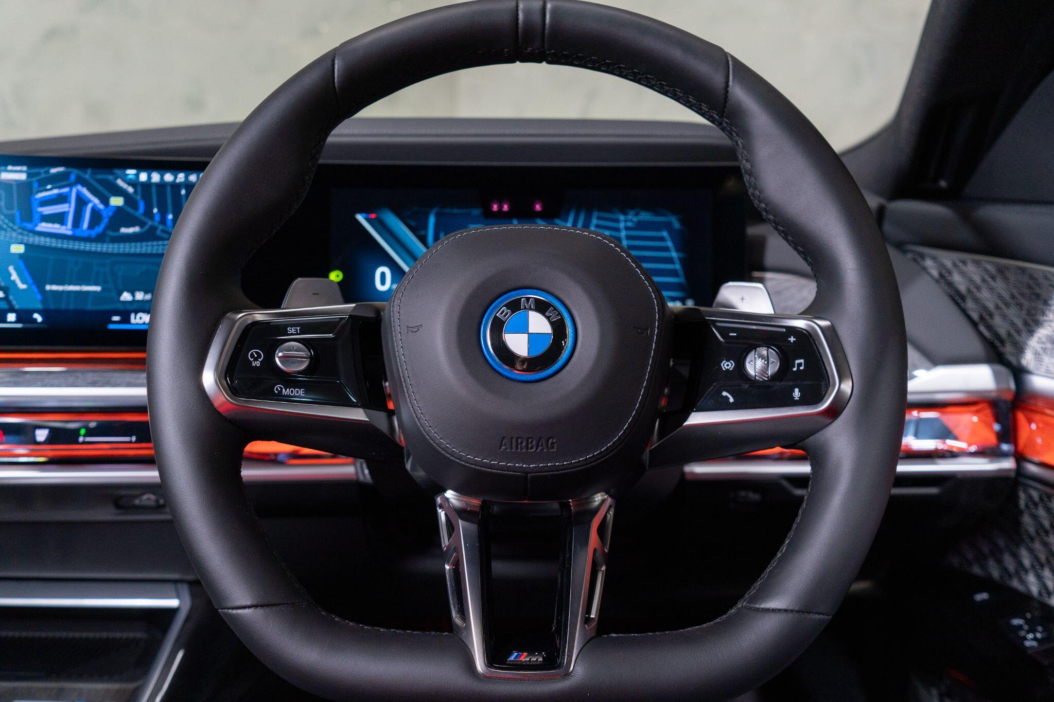 BMW 7 Series view 31