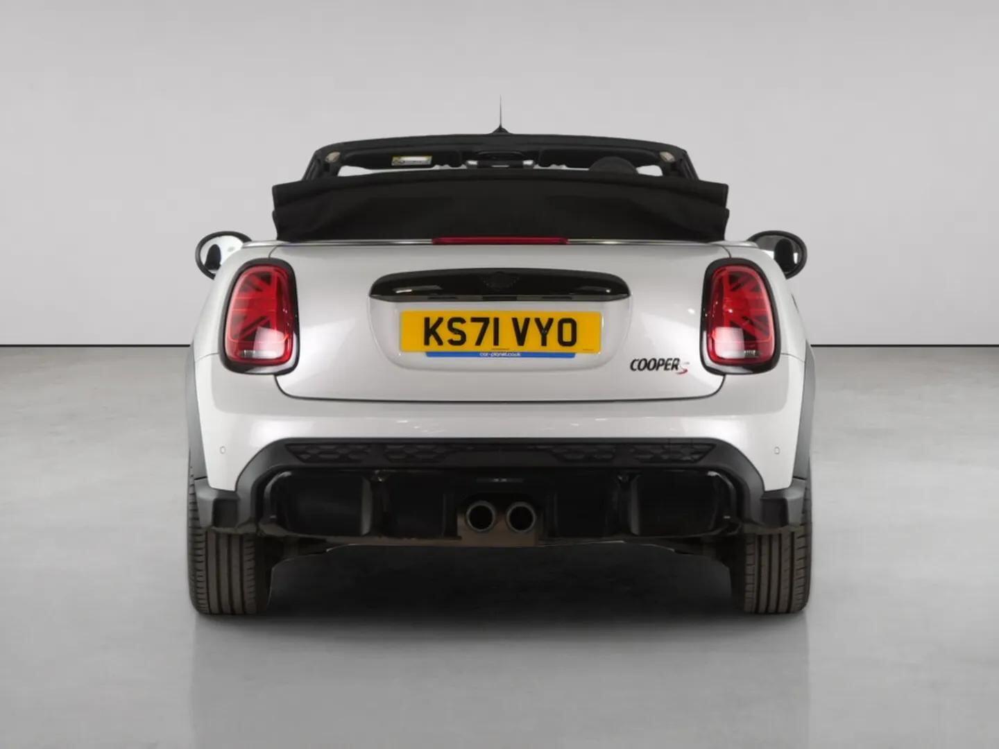 Mini Convertible view 9