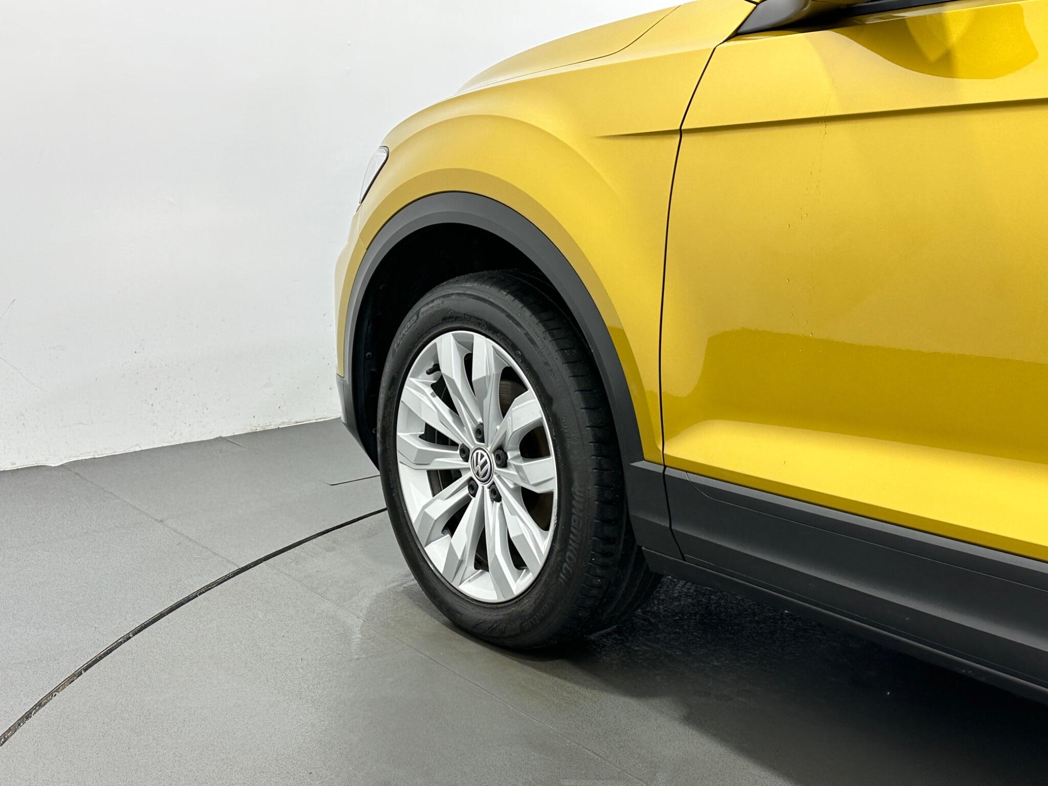 Volkswagen T-Roc view 48